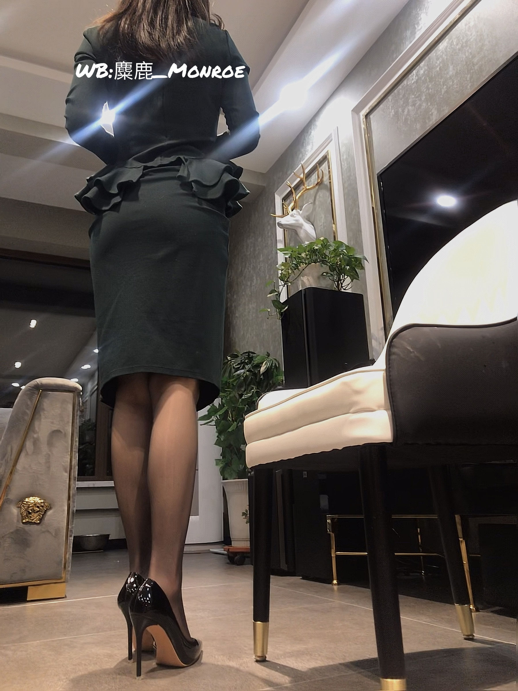 丝足博主麋鹿_Monroe 2020.06.24 忍不住想你 [41P] - 秀人网免费无水印在线套图写真