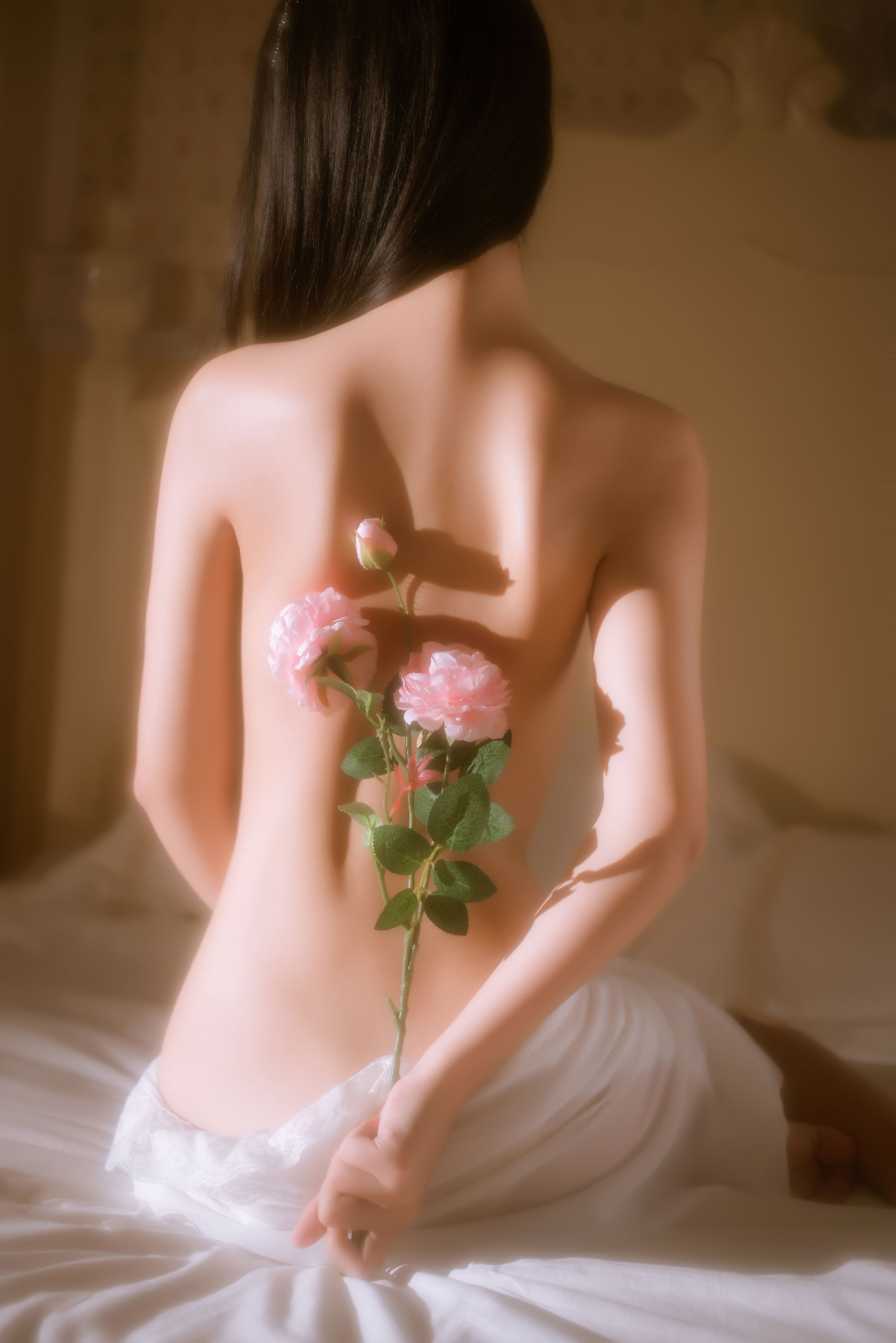 阳光美少女萌芽儿o0 – 金色套装 [70P] - 秀人网免费无水印在线套图写真