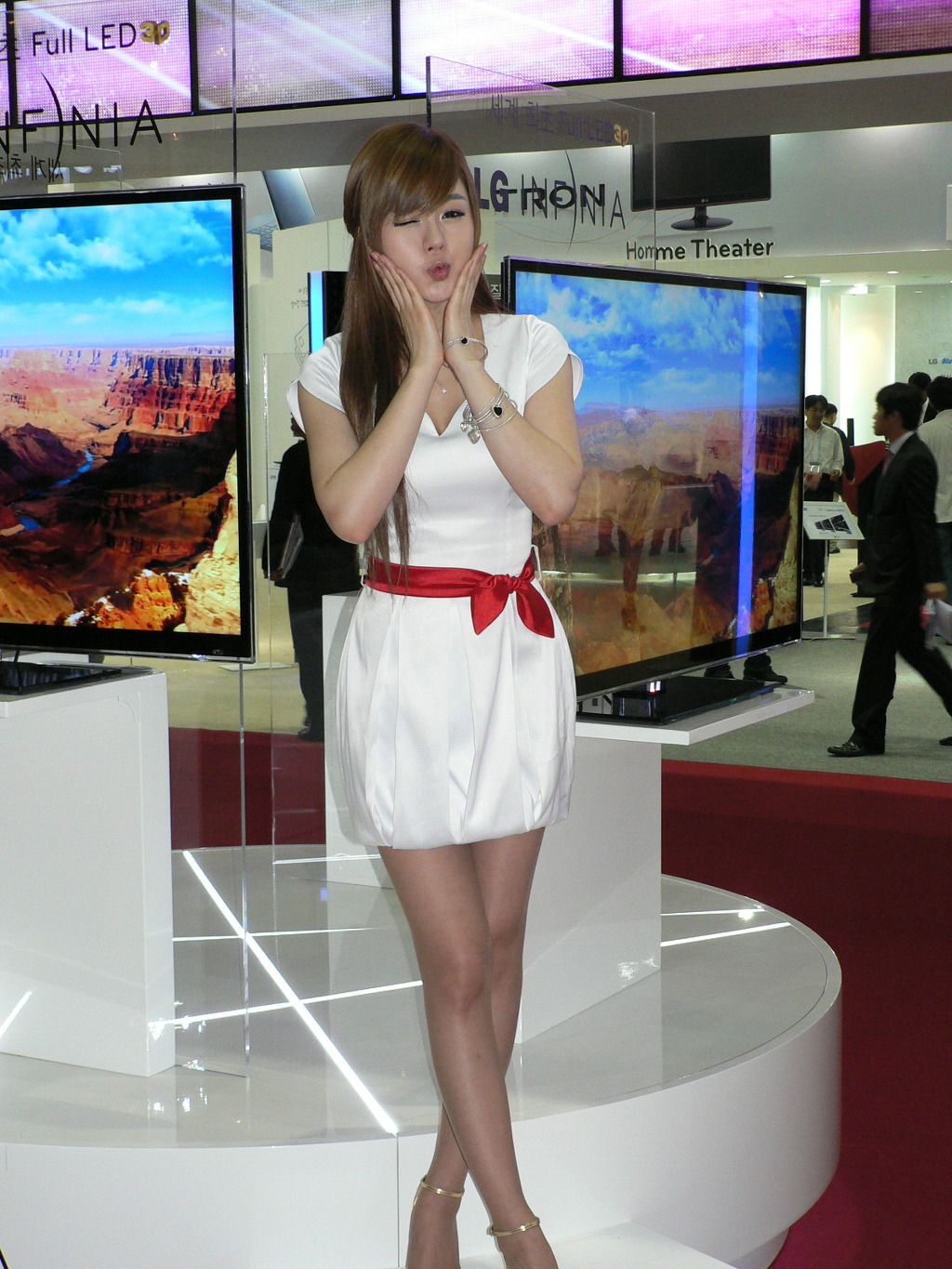 黄美姬《电子数码展》图片合集 [31P] - 秀人网免费无水印在线套图写真