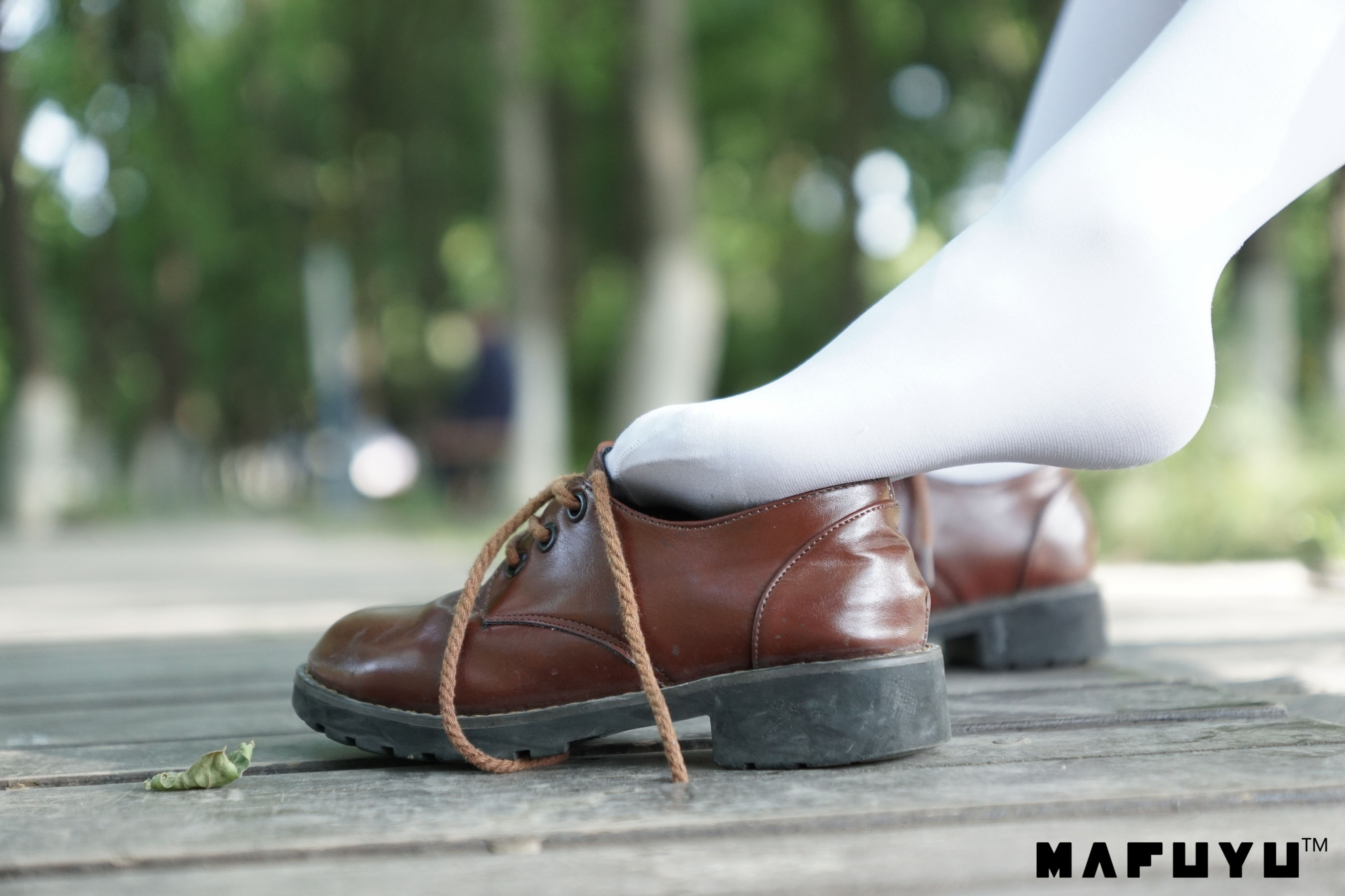 [萝莉COS] 神楽板真冬 少女と自然と白い靴下系列套图 [75P] - 秀人网免费无水印在线套图写真