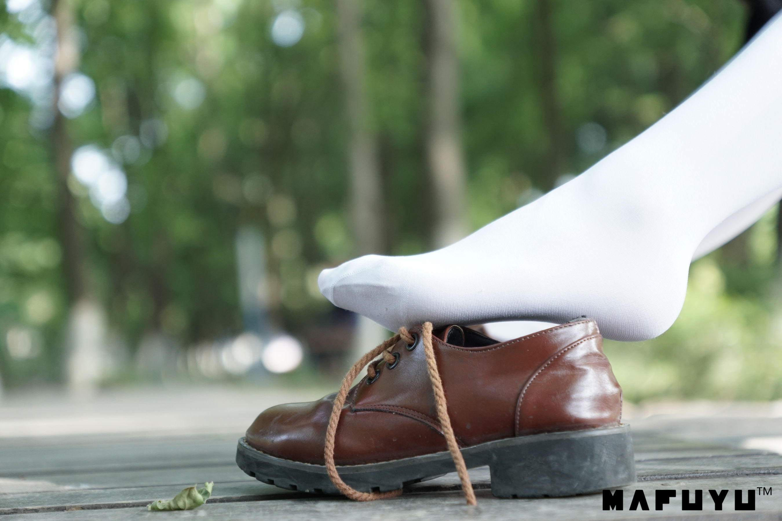 [萝莉COS] 神楽板真冬 少女と自然と白い靴下系列套图 [75P] - 秀人网免费无水印在线套图写真