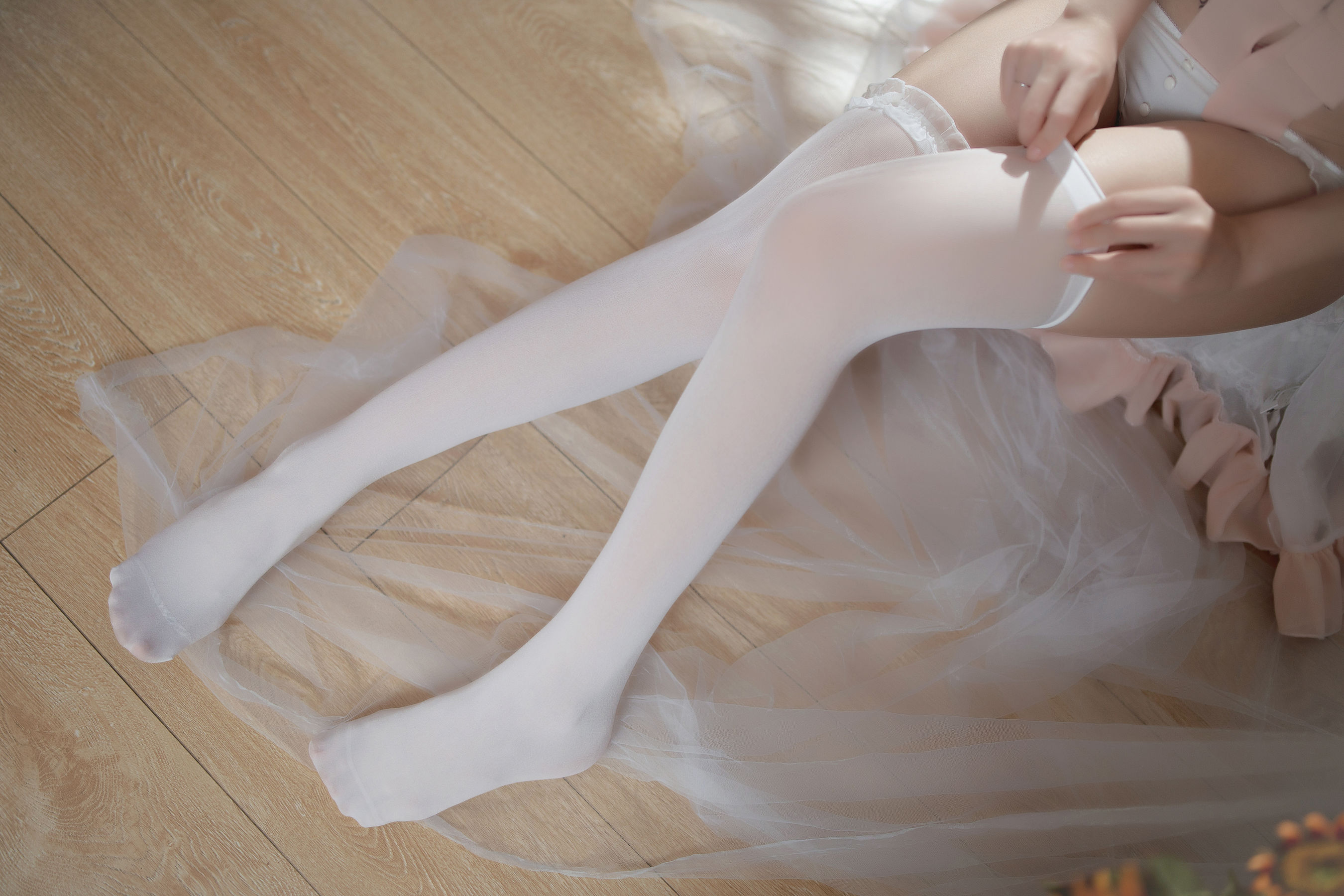 洛桑w伊梓 – 暖冬日记 [32P] - 秀人网免费无水印在线套图写真