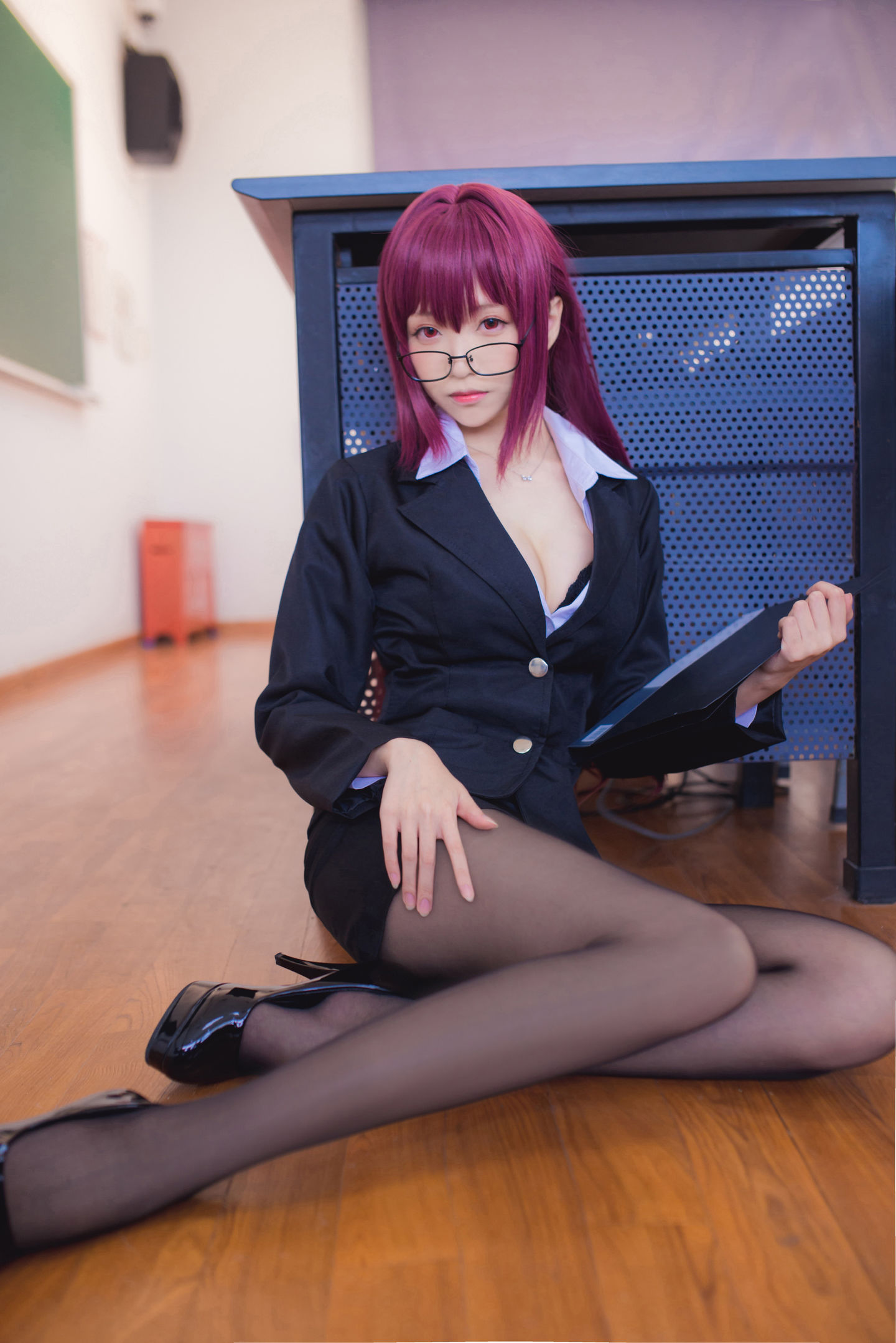 长腿Coser青青子Js – 斯卡哈 教师 [9P] - 秀人网免费无水印在线套图写真