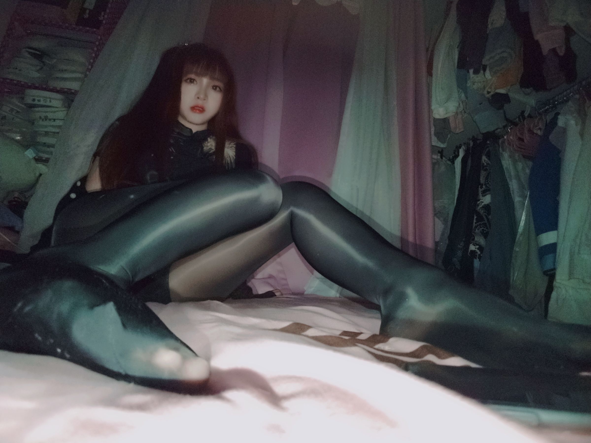 二次元美女古川kagura – 亮丝黑旗袍 [42P] - 秀人网免费无水印在线套图写真