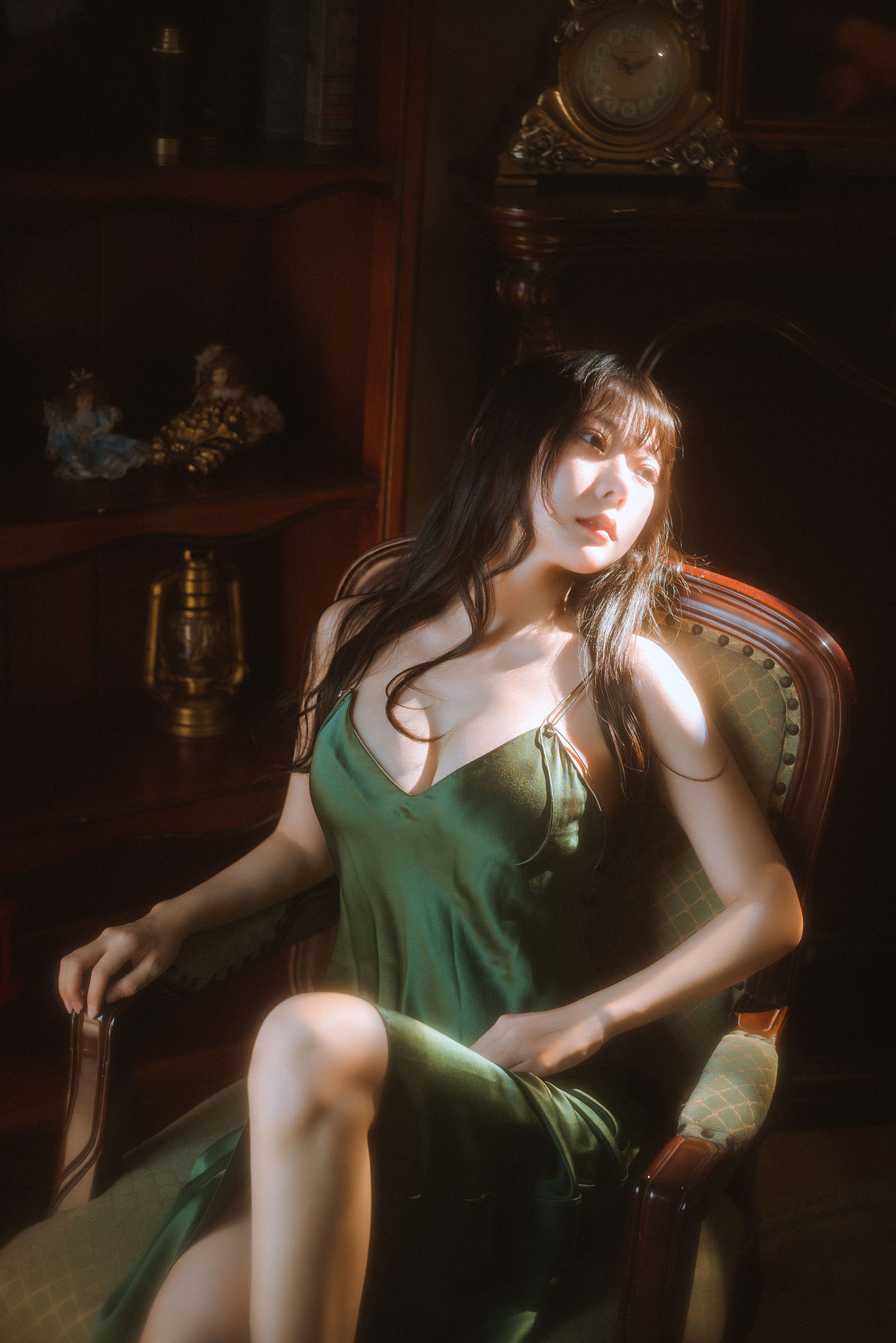 香草喵露露 – 杨枝甘露 绿色连衣裙 [45P] - 秀人网免费无水印在线套图写真