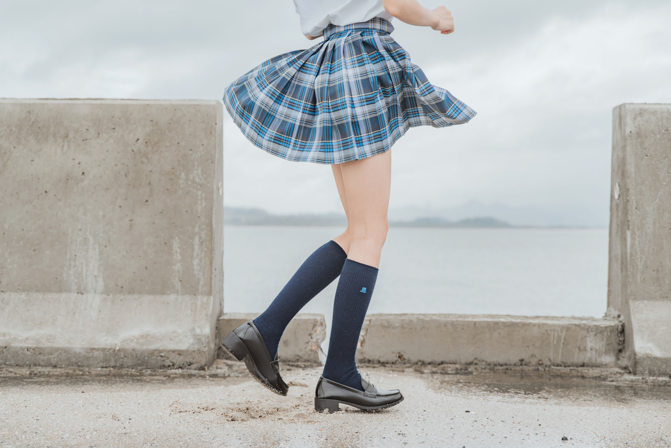 [萝莉COS] 桜桃喵《耳畔的风》 [27P] - 秀人网免费无水印在线套图写真