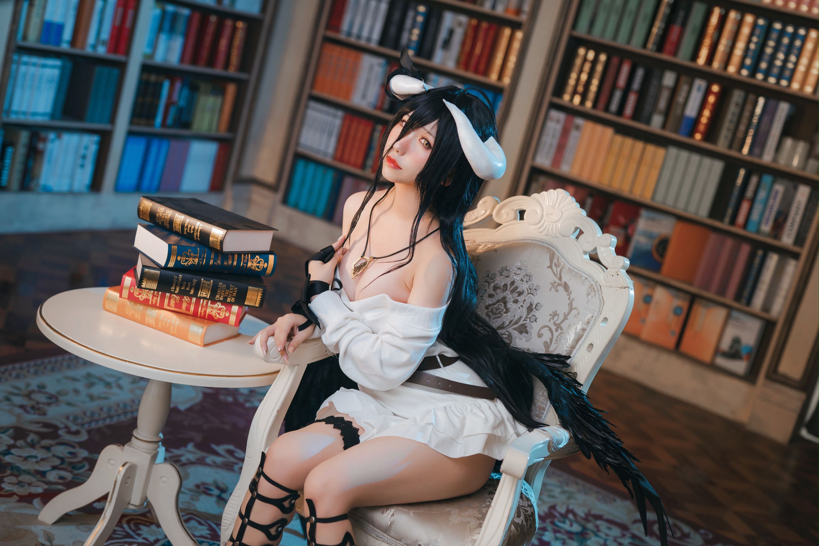 芋圆侑子SJ_ – 雅儿贝德私服 [20P] - 秀人网免费无水印在线套图写真