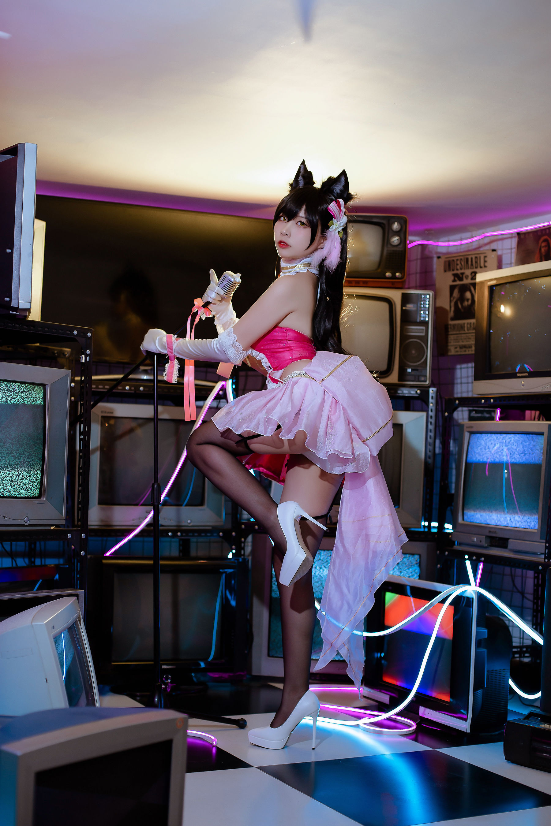 [Cosplay写真] 人气Coser二佐Nisa – 犬之眷之碧蓝爱宕 打歌服 [14P] - 秀人网免费无水印在线套图写真