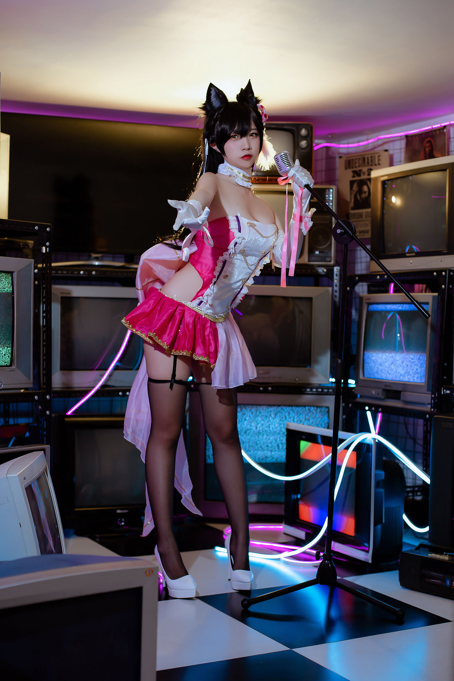 [Cosplay写真] 人气Coser二佐Nisa – 犬之眷之碧蓝爱宕 打歌服 [14P] - 秀人网免费无水印在线套图写真