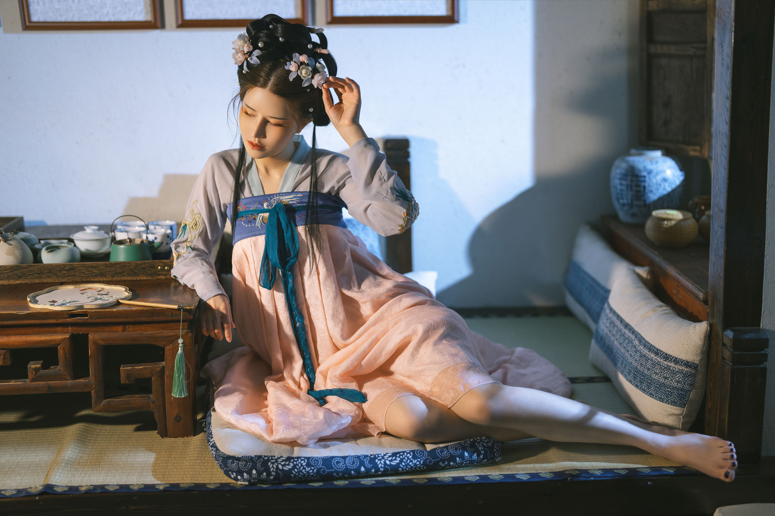 鹿八岁 – X铁手叫兽 汉服 [56P] - 秀人网免费无水印在线套图写真