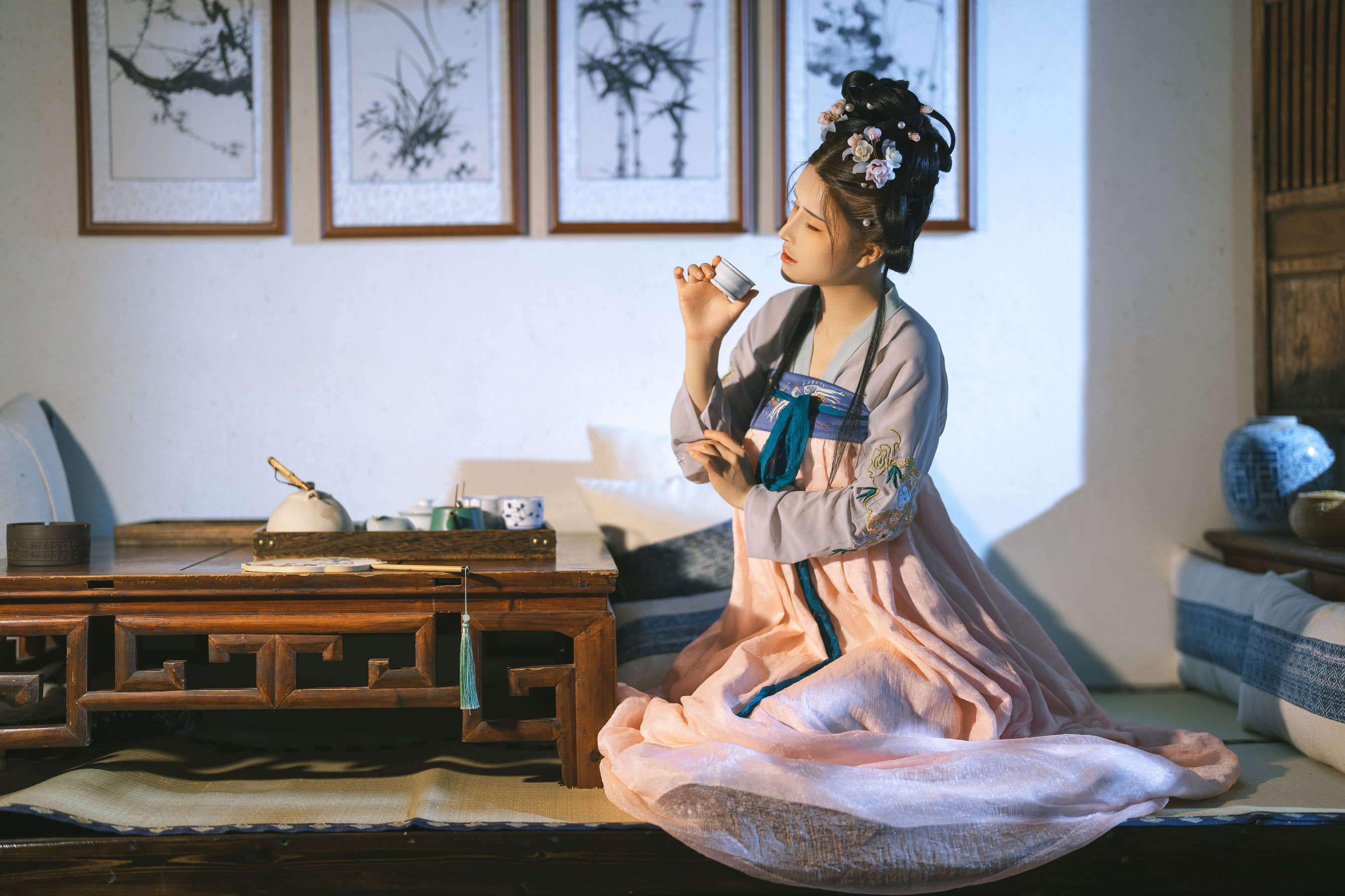 鹿八岁 – X铁手叫兽 汉服 [56P] - 秀人网免费无水印在线套图写真