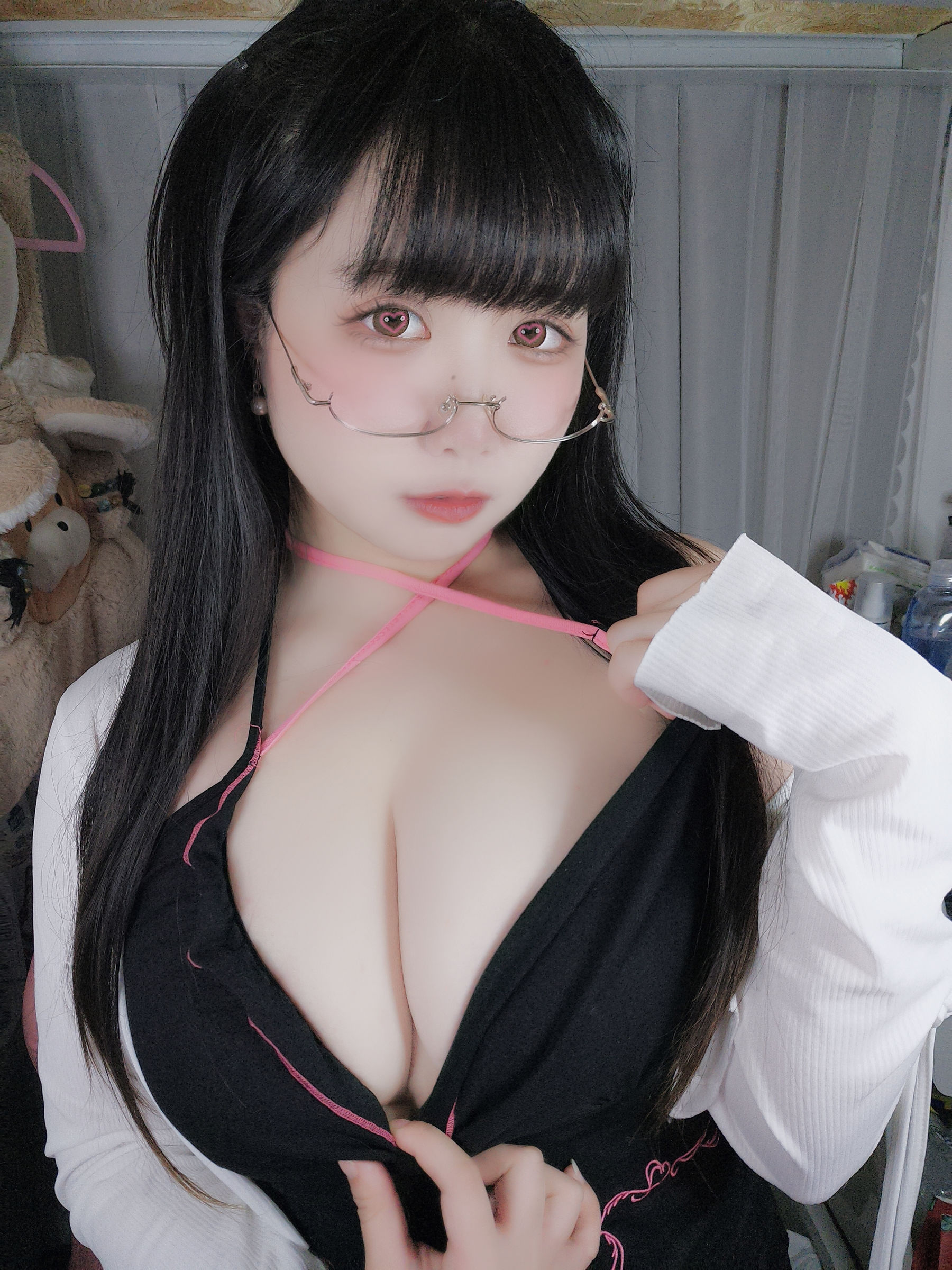 贞子蜜桃 – 心心眼 [10P] - 秀人网免费无水印在线套图写真