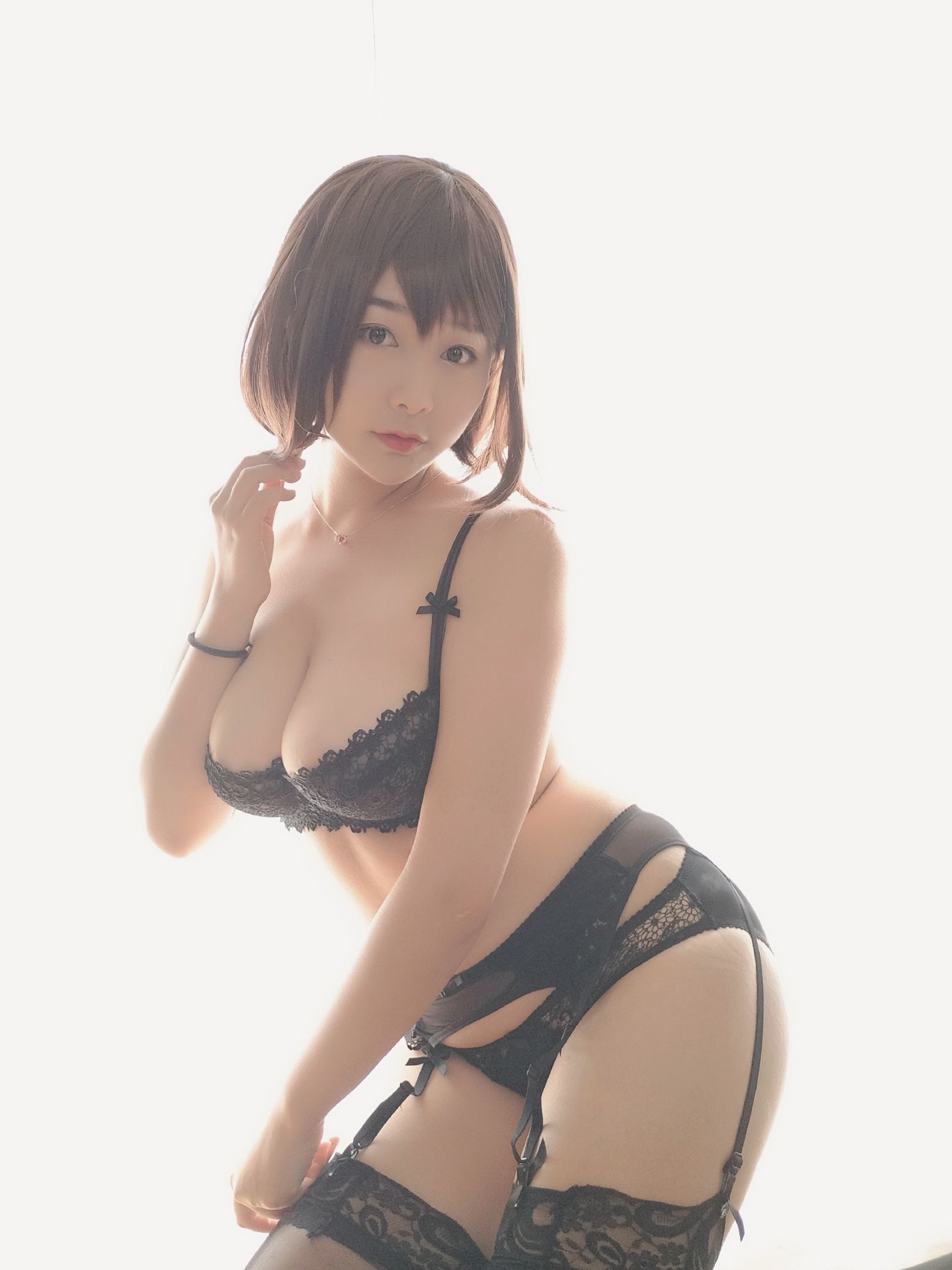 性感Coser三刀刀Miido 黑色蕾丝内衣 [22P] - 秀人网免费无水印在线套图写真