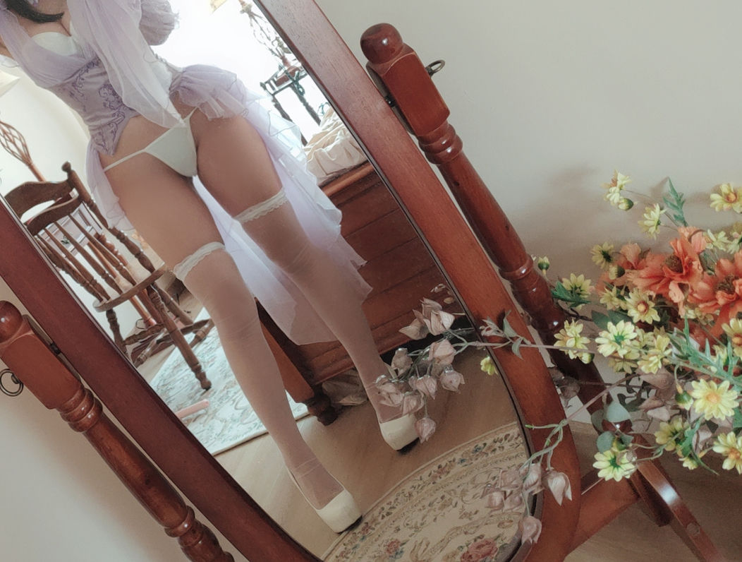 Cosplay日奈娇 – 睡美人 自摄 [44P] - 秀人网免费无水印在线套图写真