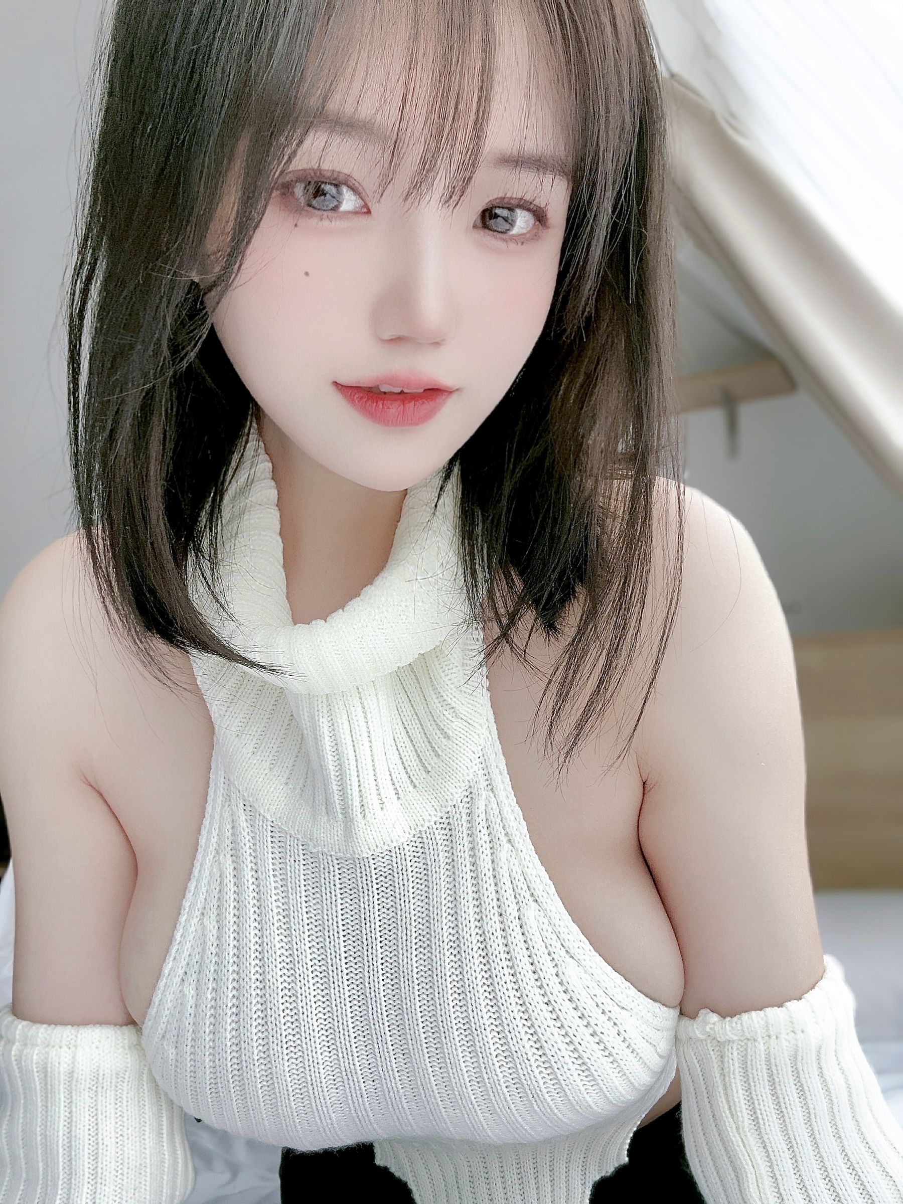 动漫博主小仓千代w 2022-12-14 白色露背毛衣 [31P] - 秀人网免费无水印在线套图写真