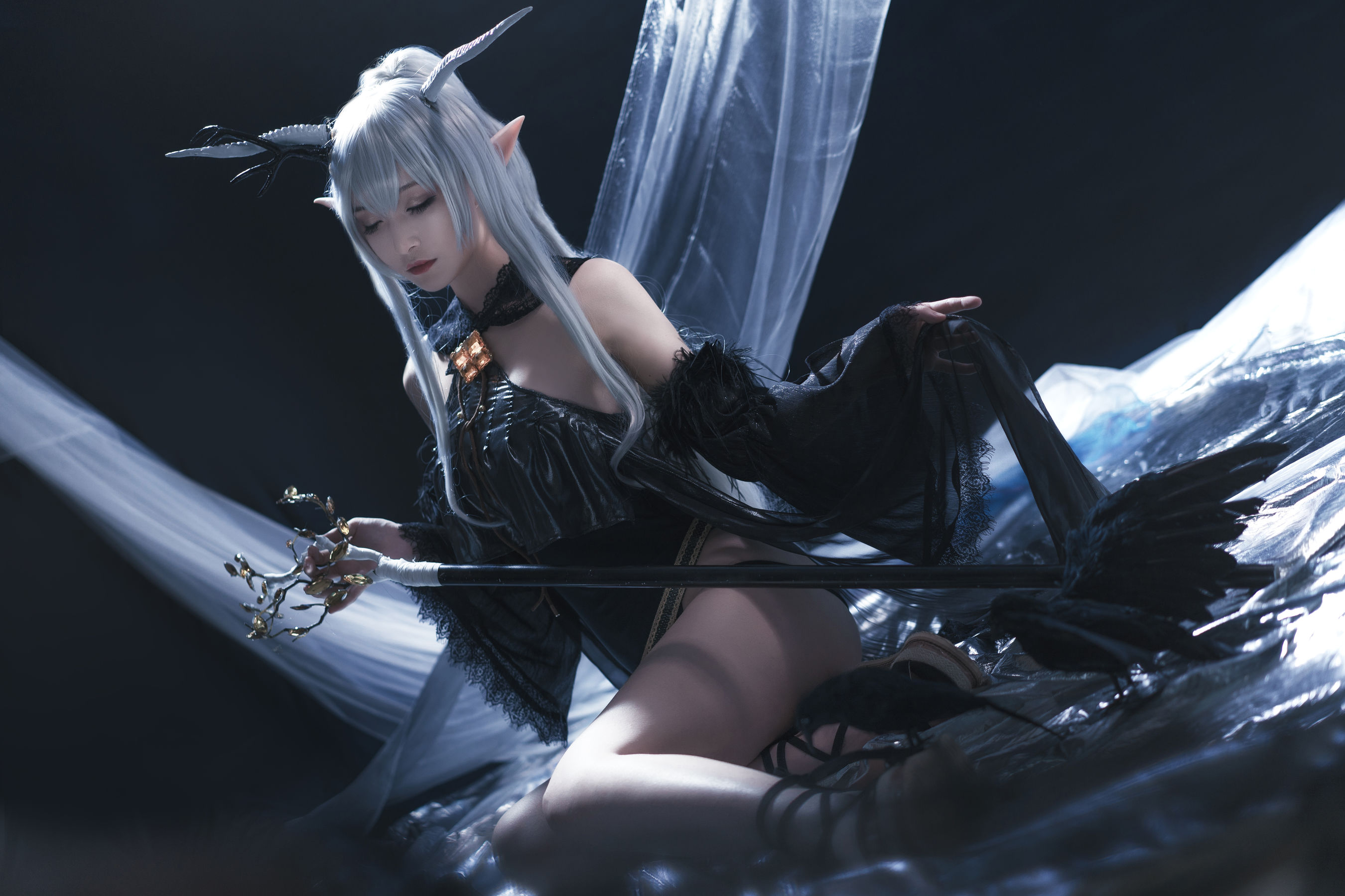 动漫博主铁板烧鬼舞w – 闪灵 [18P] - 秀人网免费无水印在线套图写真