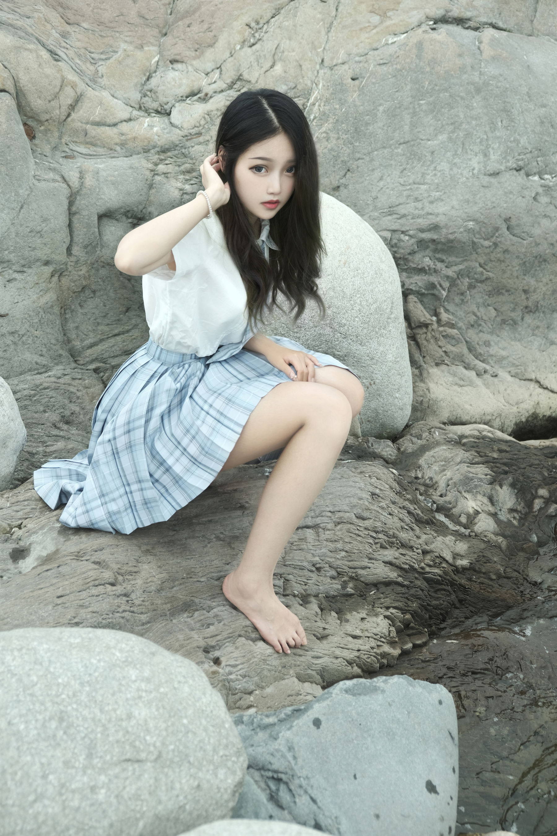 eloise软软 – 河边JK [34P] - 秀人网免费无水印在线套图写真