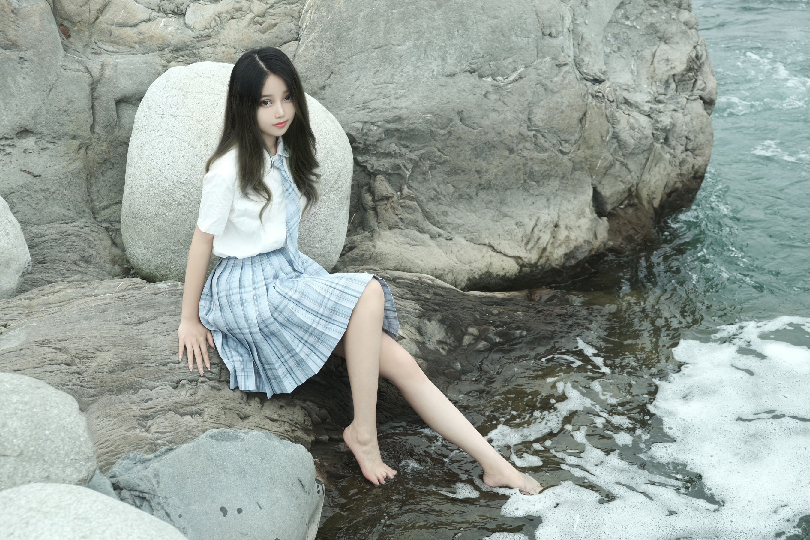 eloise软软 – 河边JK [34P] - 秀人网免费无水印在线套图写真