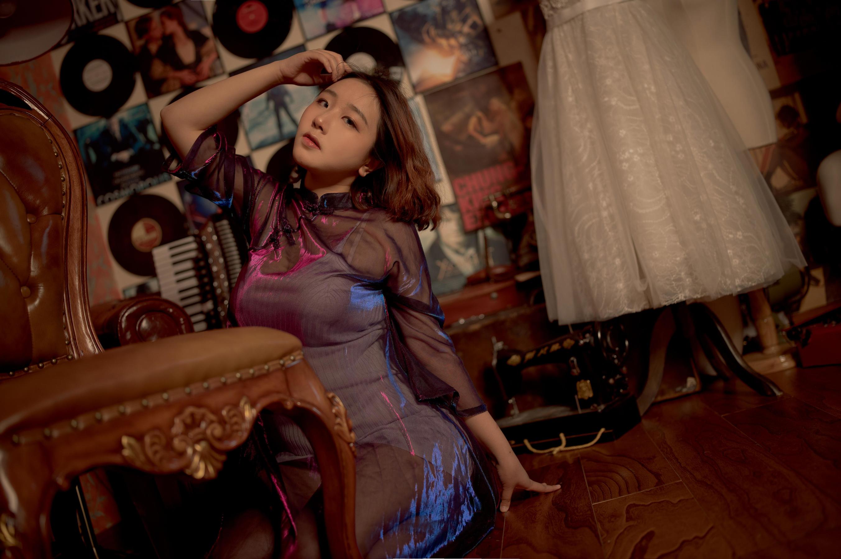 动漫博主穆零Mu0 – 思春 [13P] - 秀人网免费无水印在线套图写真