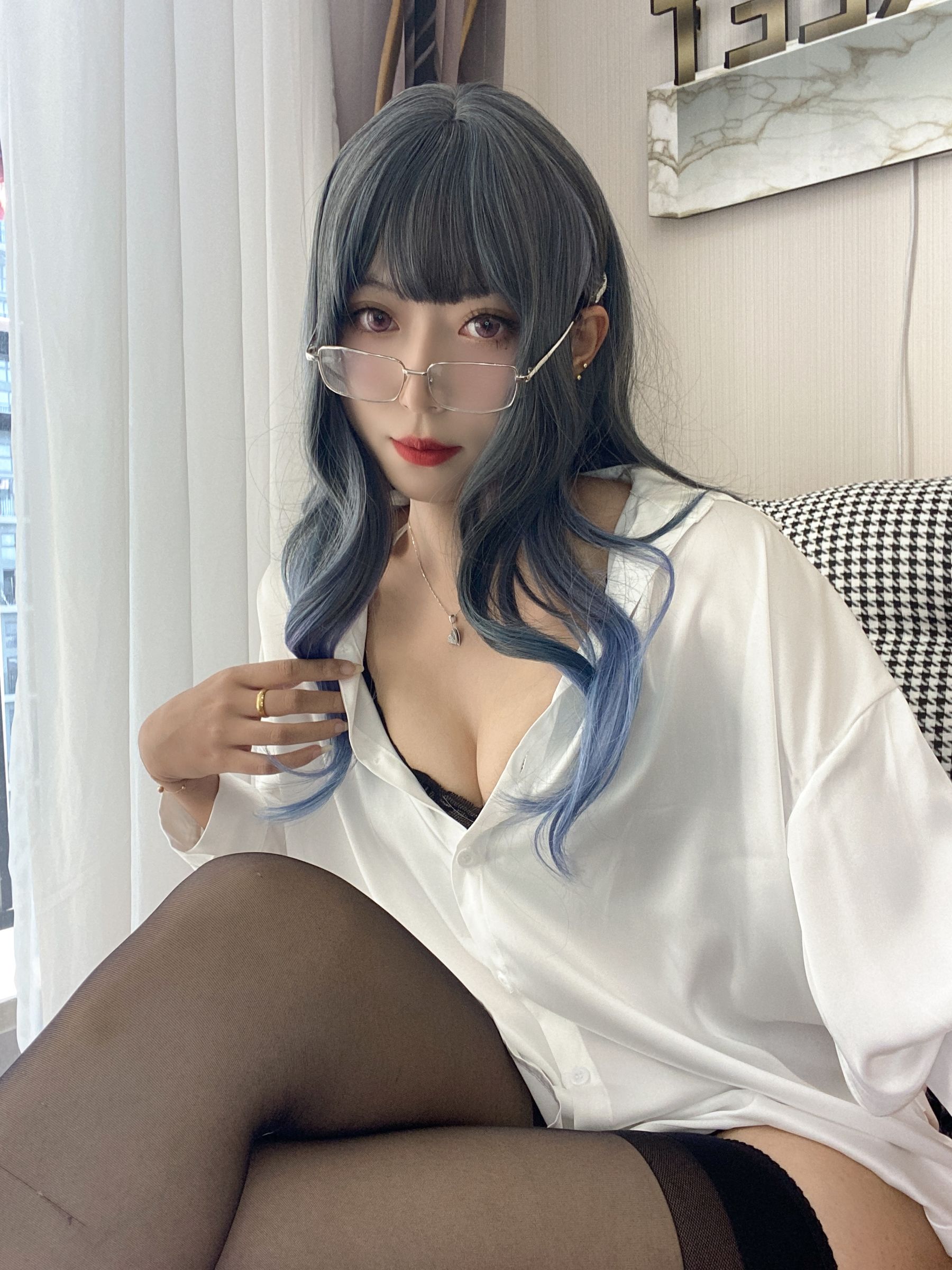 动漫博主Money冷冷 – 白衬衫 [84P] - 秀人网免费无水印在线套图写真