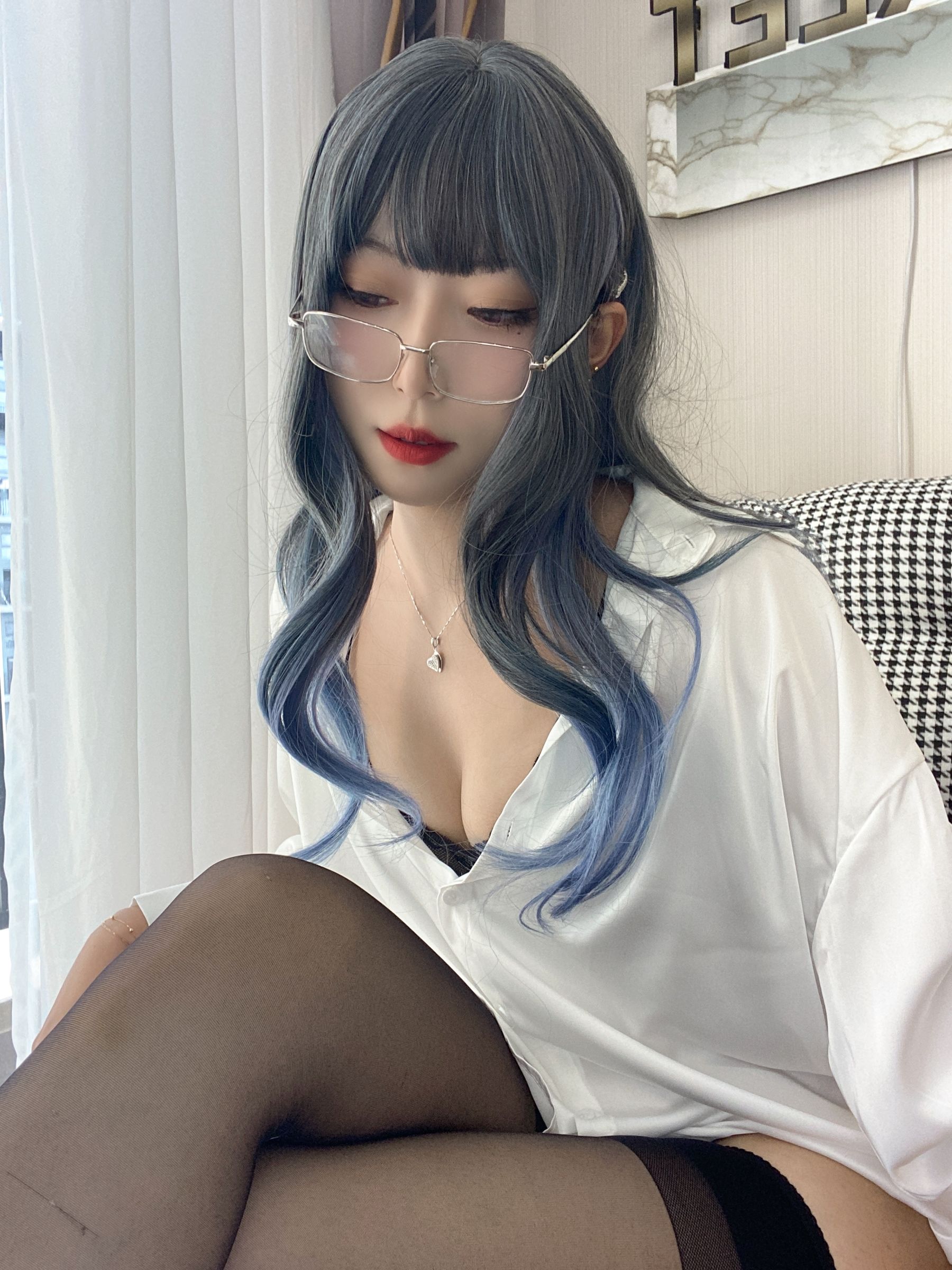 动漫博主Money冷冷 – 白衬衫 [84P] - 秀人网免费无水印在线套图写真