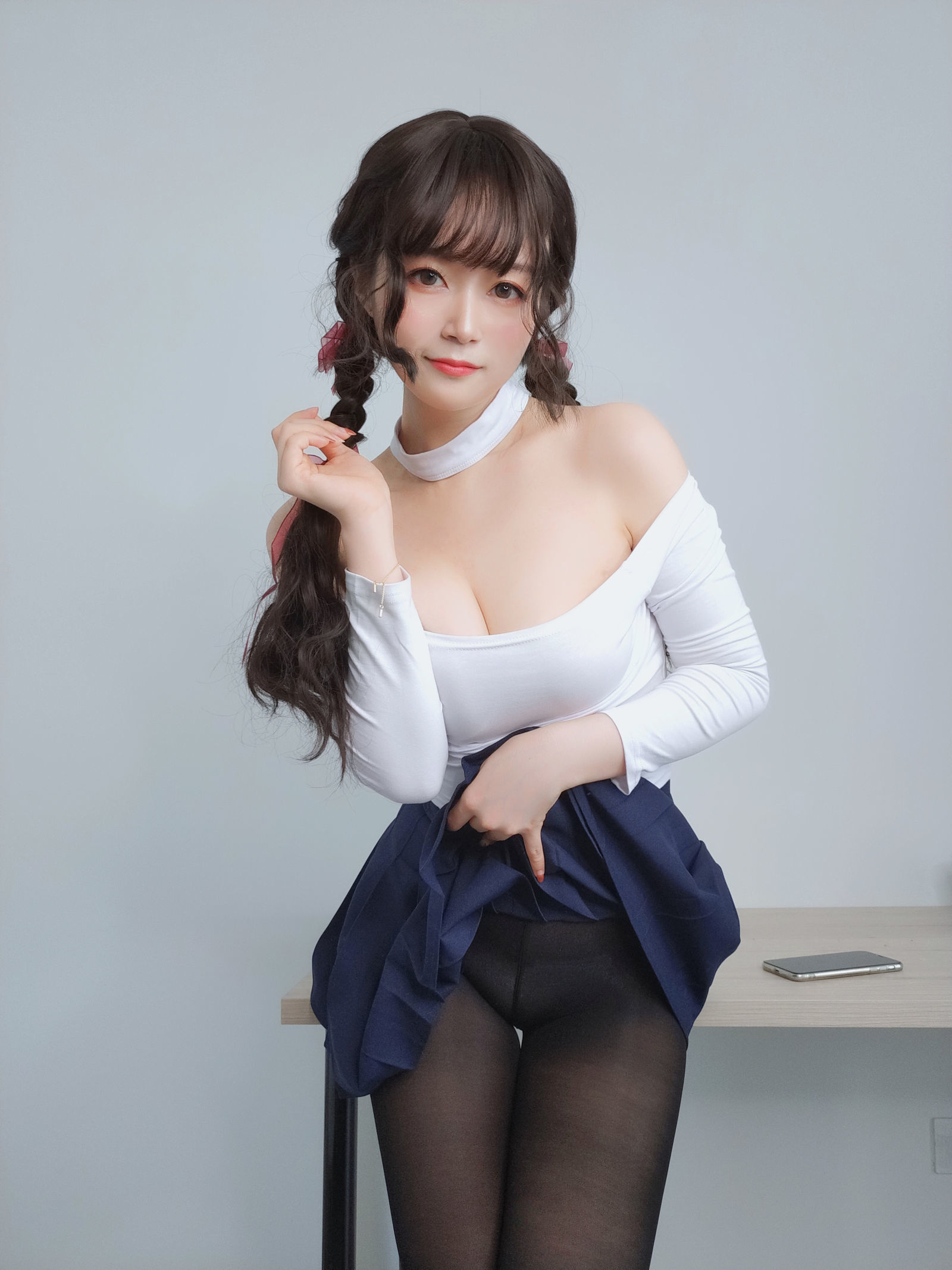 [萝莉COS] 白银 – 邻家大姐姐的黑丝2 [45P] - 秀人网免费无水印在线套图写真