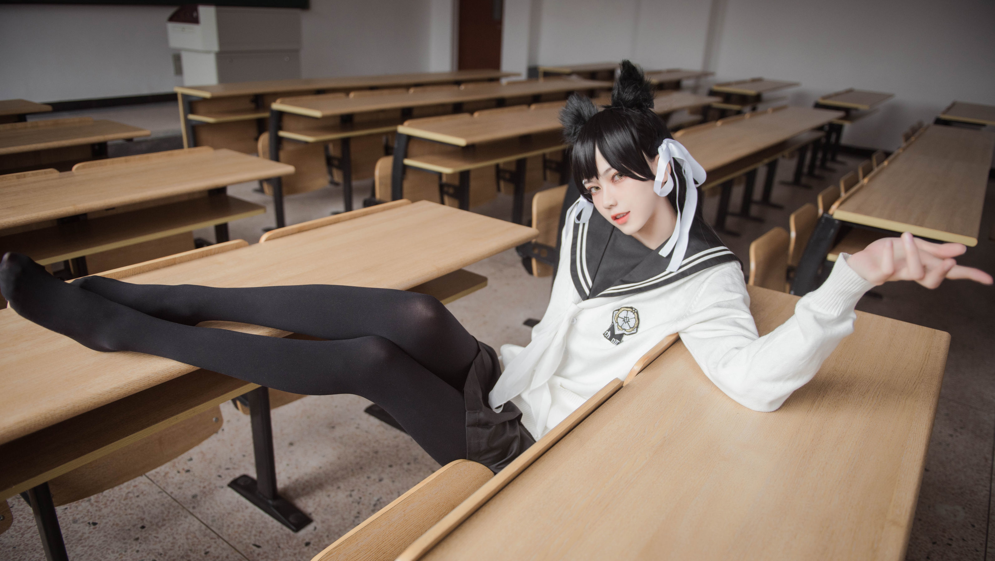 [萝莉COS] 小妖精你的负卿 – 爱宕制服 [10P] - 秀人网免费无水印在线套图写真