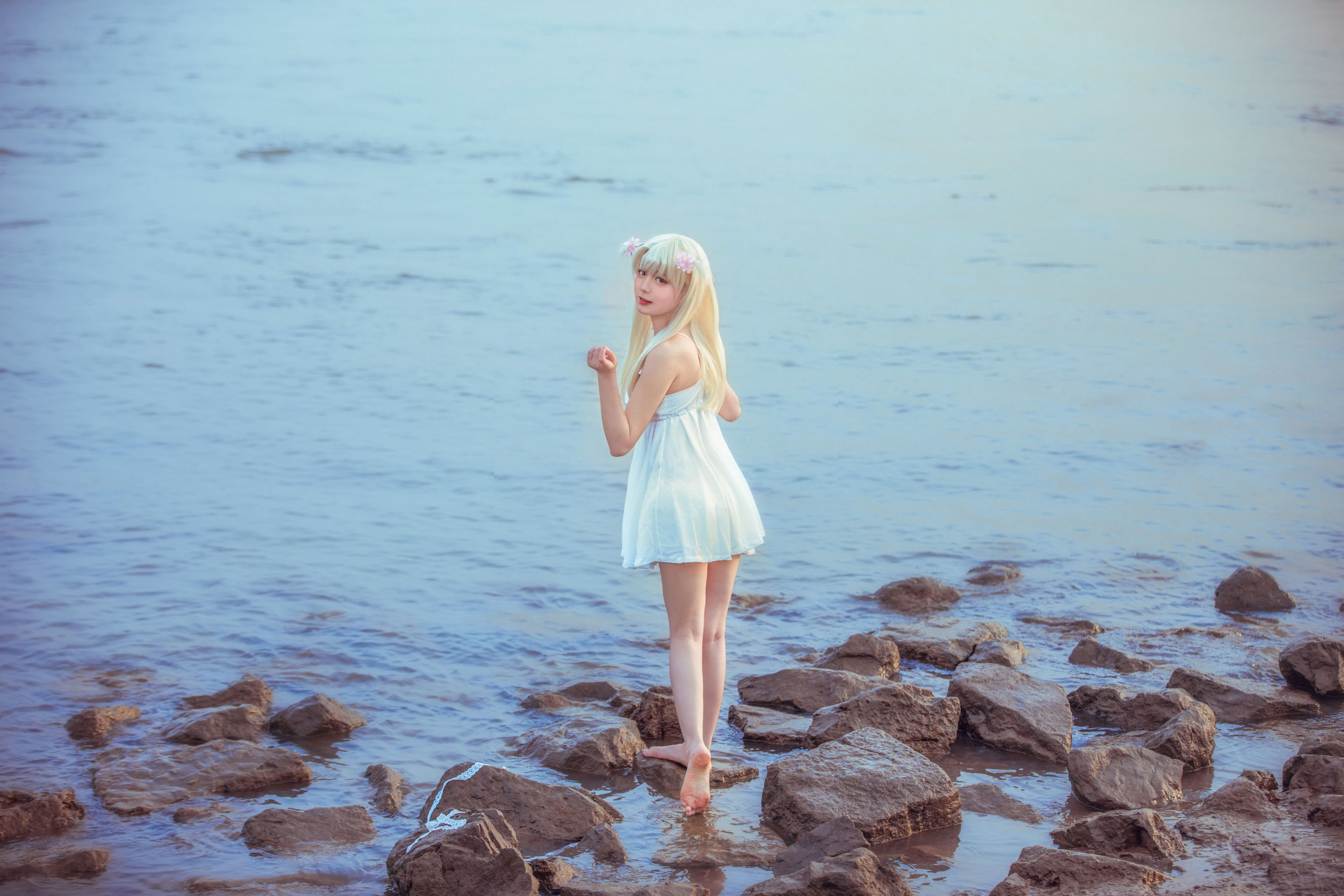 动漫博主弦音sic – 伊莉雅 白裙 [9P] - 秀人网免费无水印在线套图写真