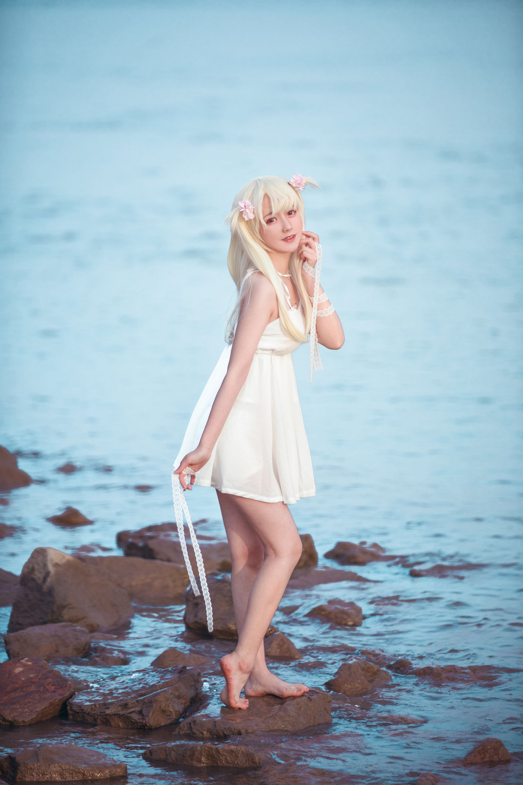 动漫博主弦音sic – 伊莉雅 白裙 [9P] - 秀人网免费无水印在线套图写真