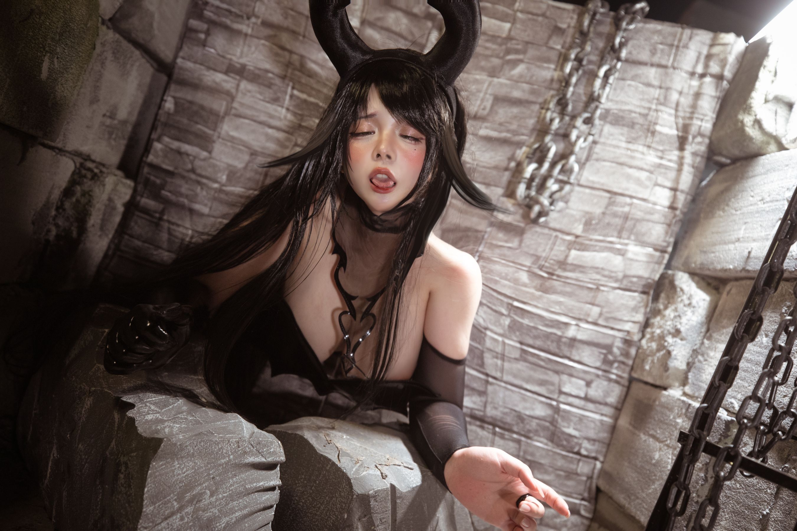 NinJA阿寨寨 – 受虐魅魔 [43P] - 秀人网免费无水印在线套图写真