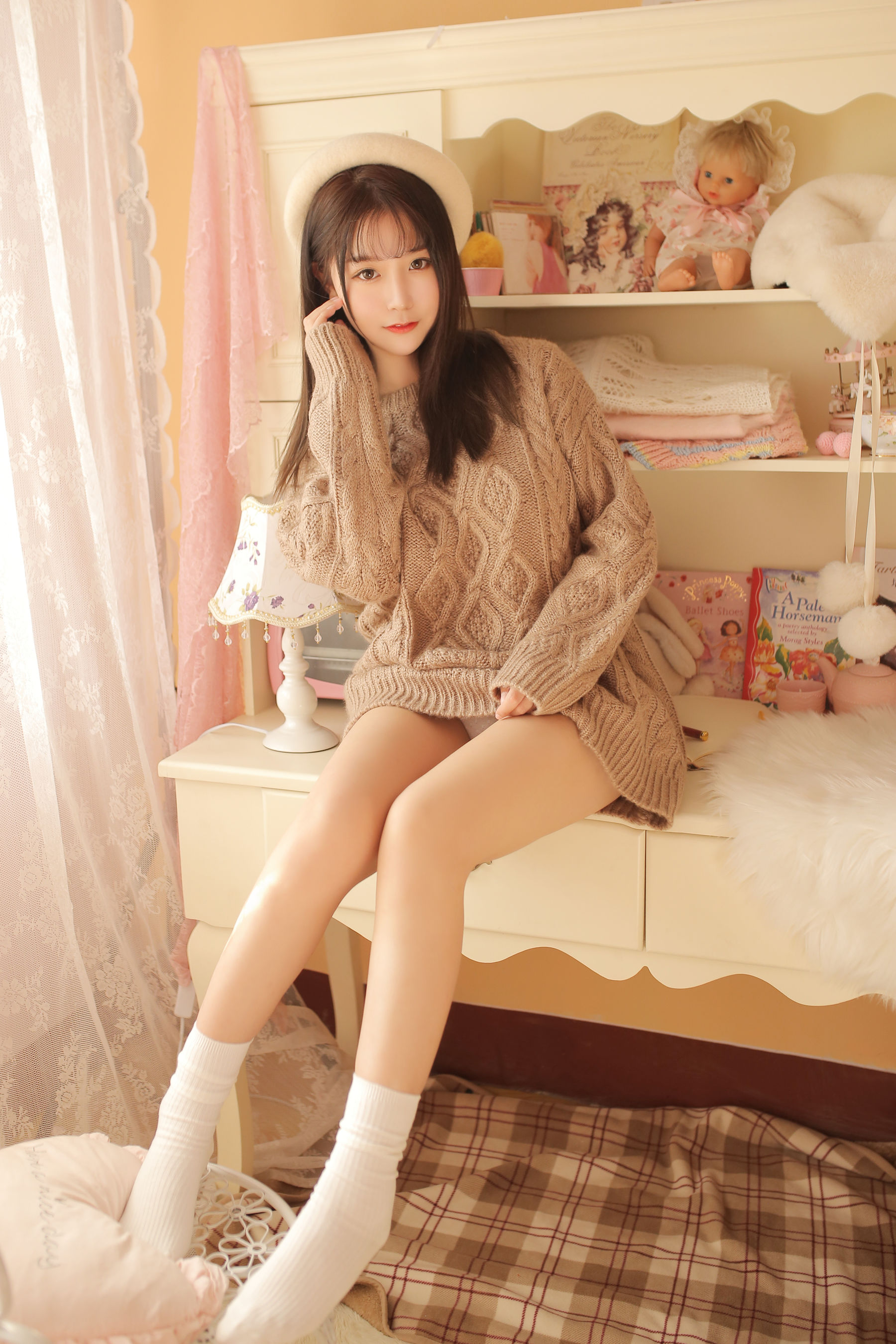 巨乳猫九酱Sakura – 驼色毛衣 [25P] - 秀人网免费无水印在线套图写真
