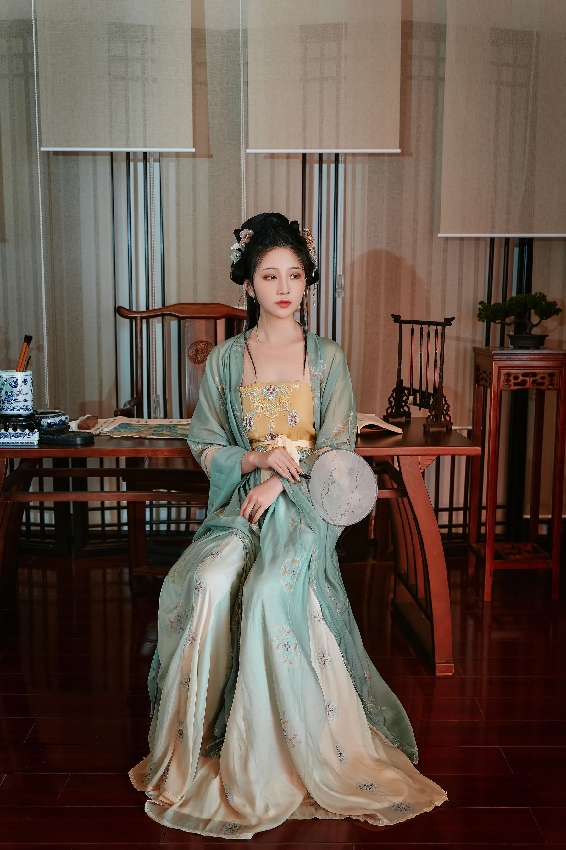 Nnian – 梦华录 [12P] - 秀人网免费无水印在线套图写真