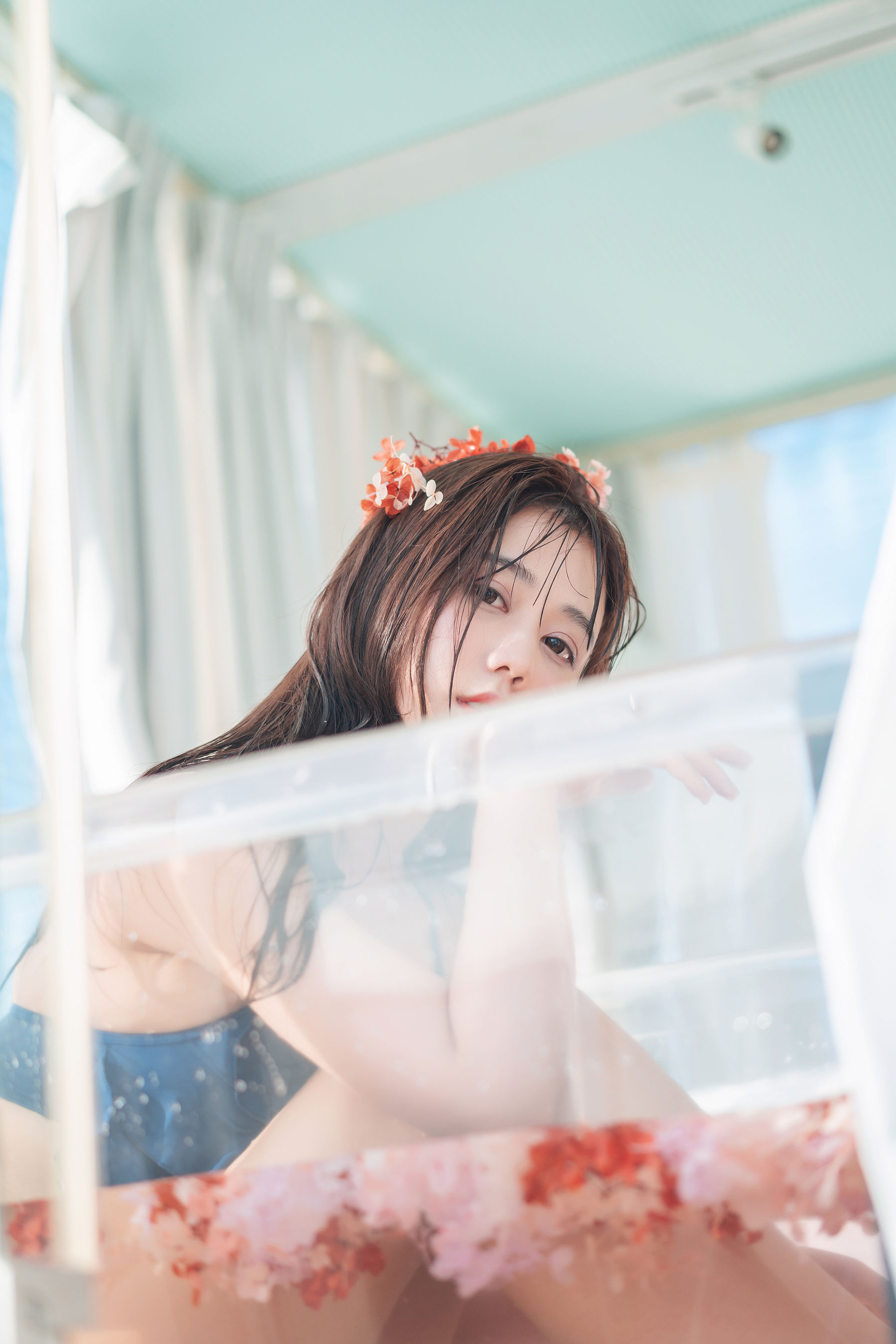 微博福利姬镜酱 私奔之泳衣 [61P] - 秀人网免费无水印在线套图写真