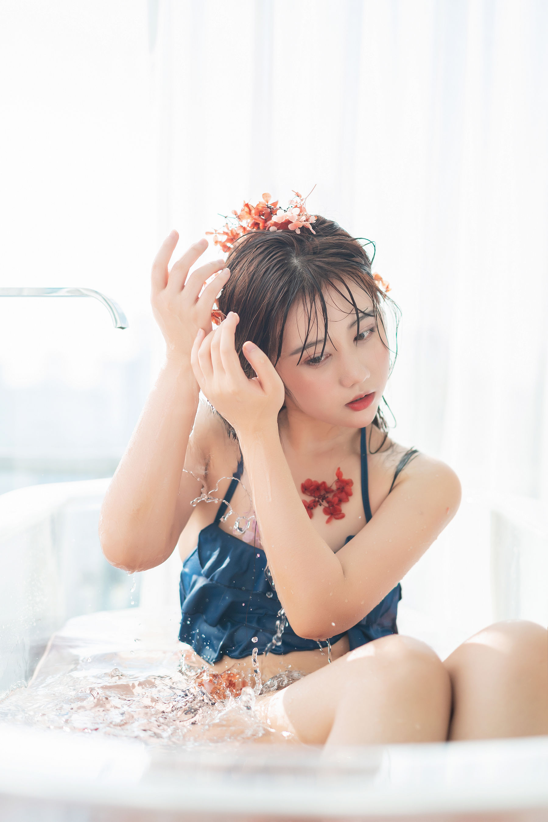 微博福利姬镜酱 私奔之泳衣 [61P] - 秀人网免费无水印在线套图写真