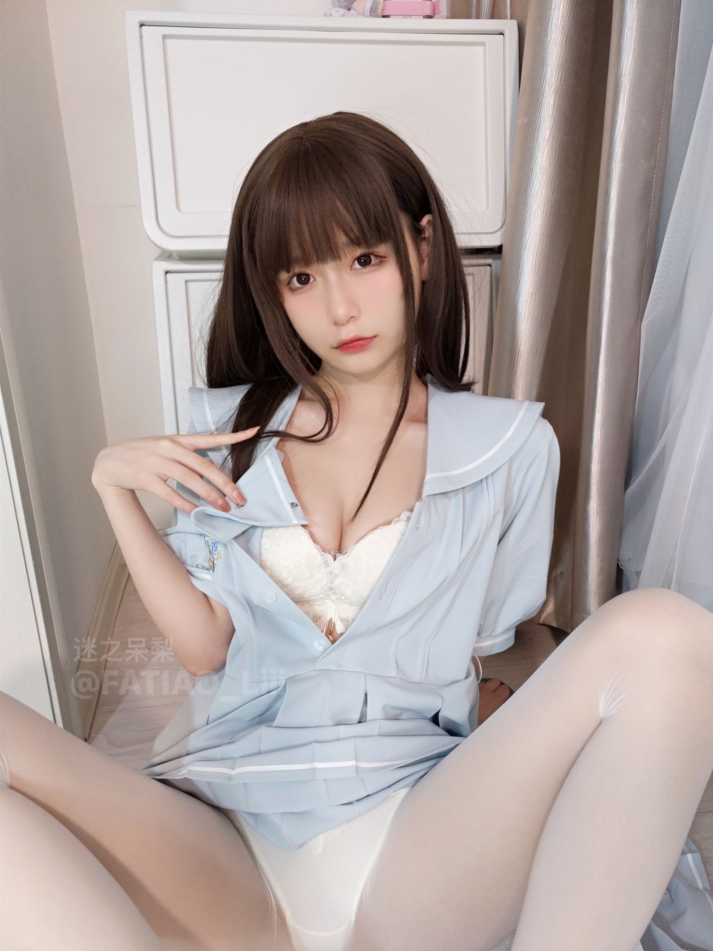 迷之呆梨(发条少女)[fantia] – 灰丝情 [20P] - 秀人网免费无水印在线套图写真