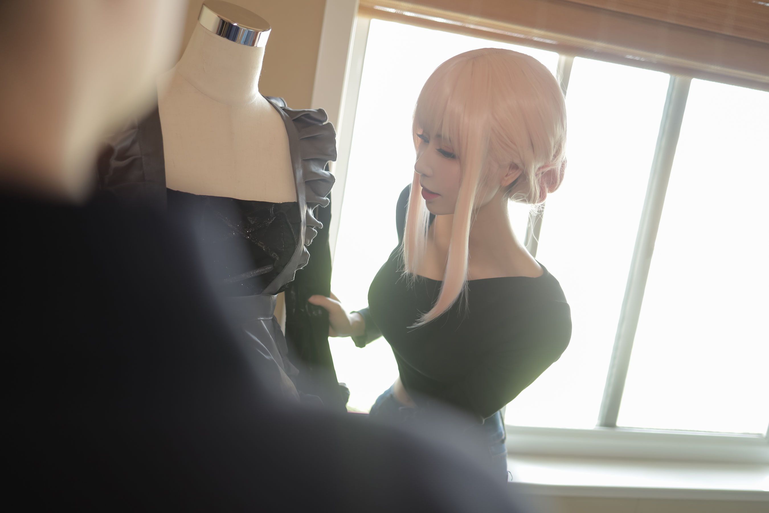 动漫博主爱老师_PhD – 喜多川海梦 洛丽塔 [13P] - 秀人网免费无水印在线套图写真