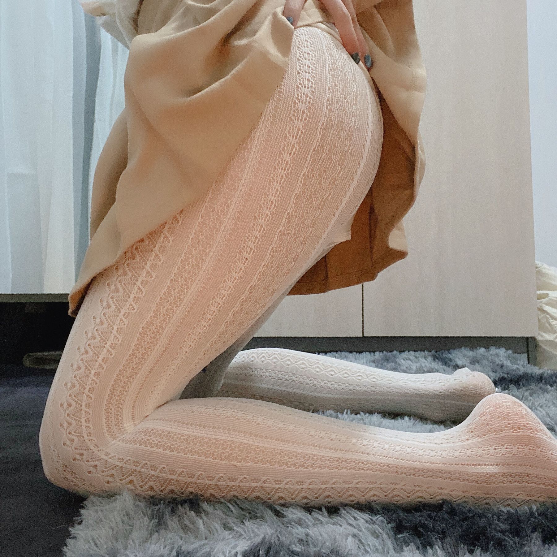 秋和柯基(夏小秋秋秋) – 圣诞自拍 [15P] - 秀人网免费无水印在线套图写真