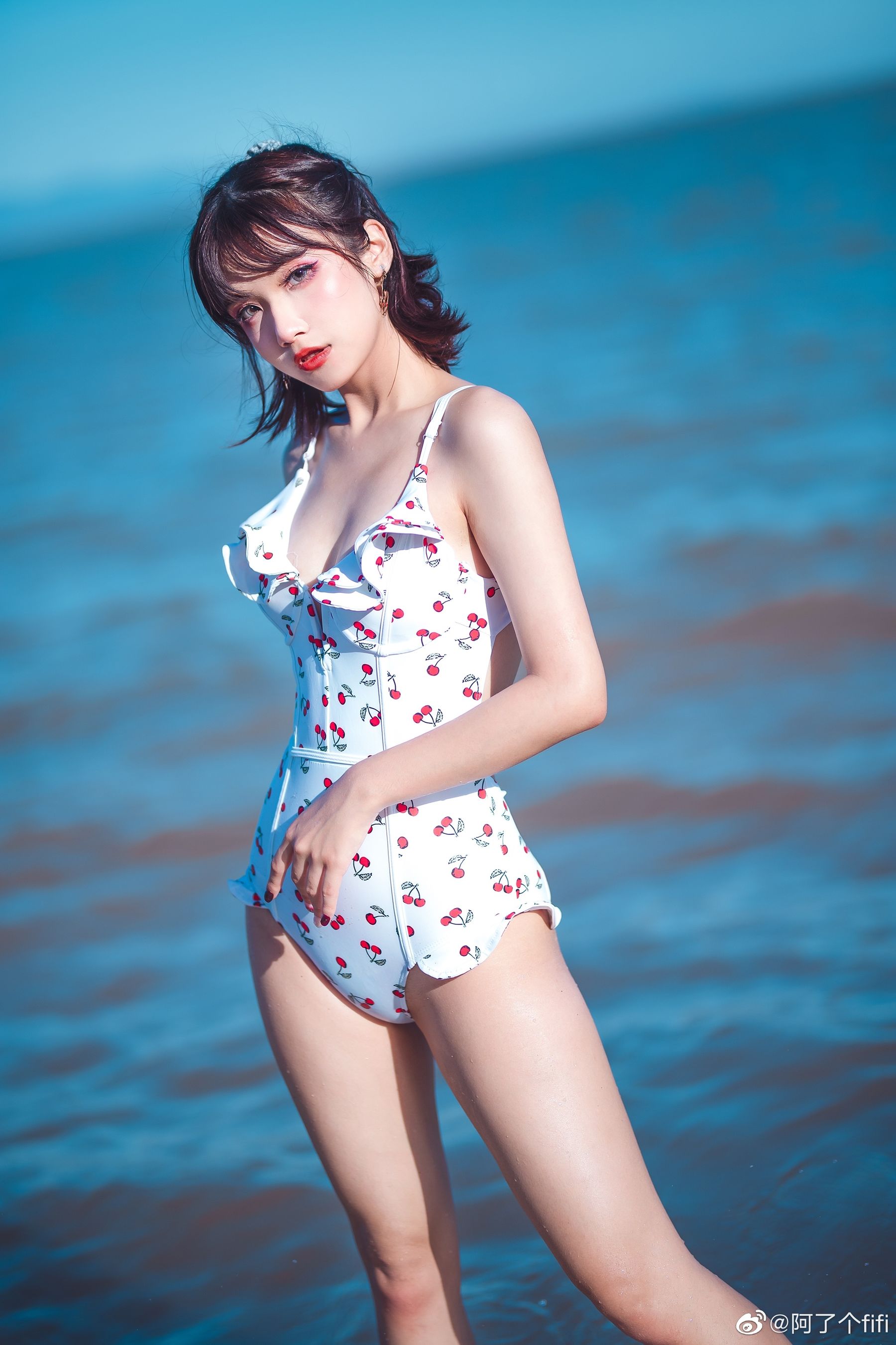 动漫博主阿了个fifi – 夏天泳装 [13P] - 秀人网免费无水印在线套图写真