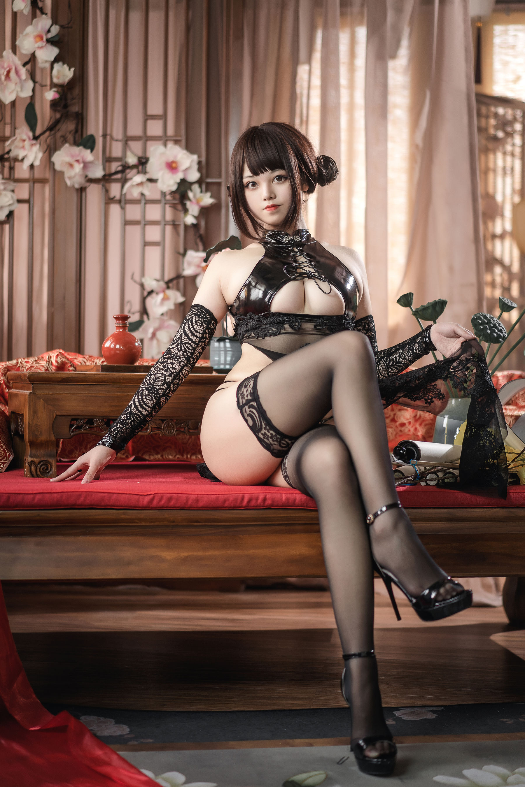 萌系小姐姐蜜汁猫裘 – 绝代风华 旗袍 [50P] - 秀人网免费无水印在线套图写真