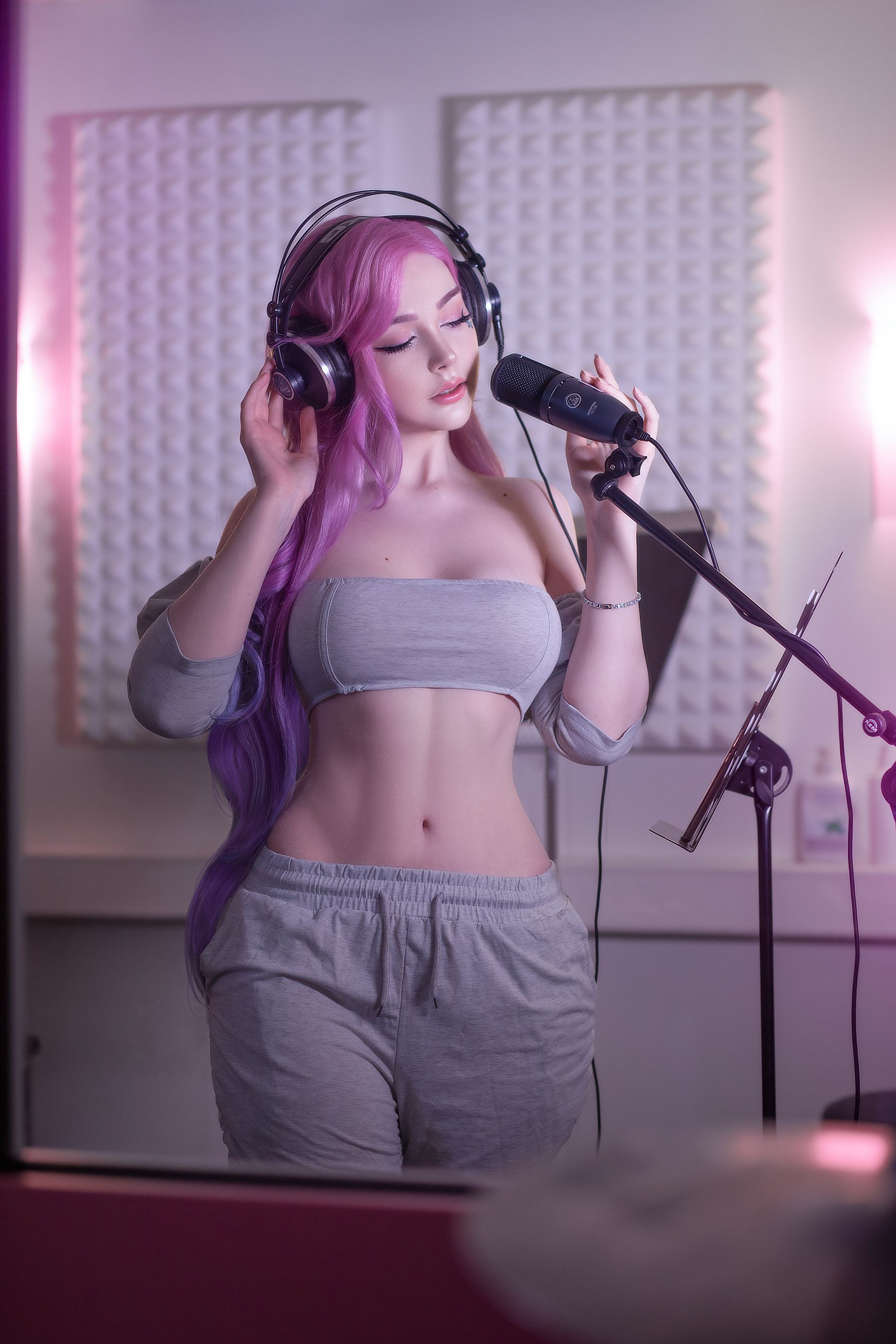 国外美女SayaTheFox – KDA [10P] - 秀人网免费无水印在线套图写真