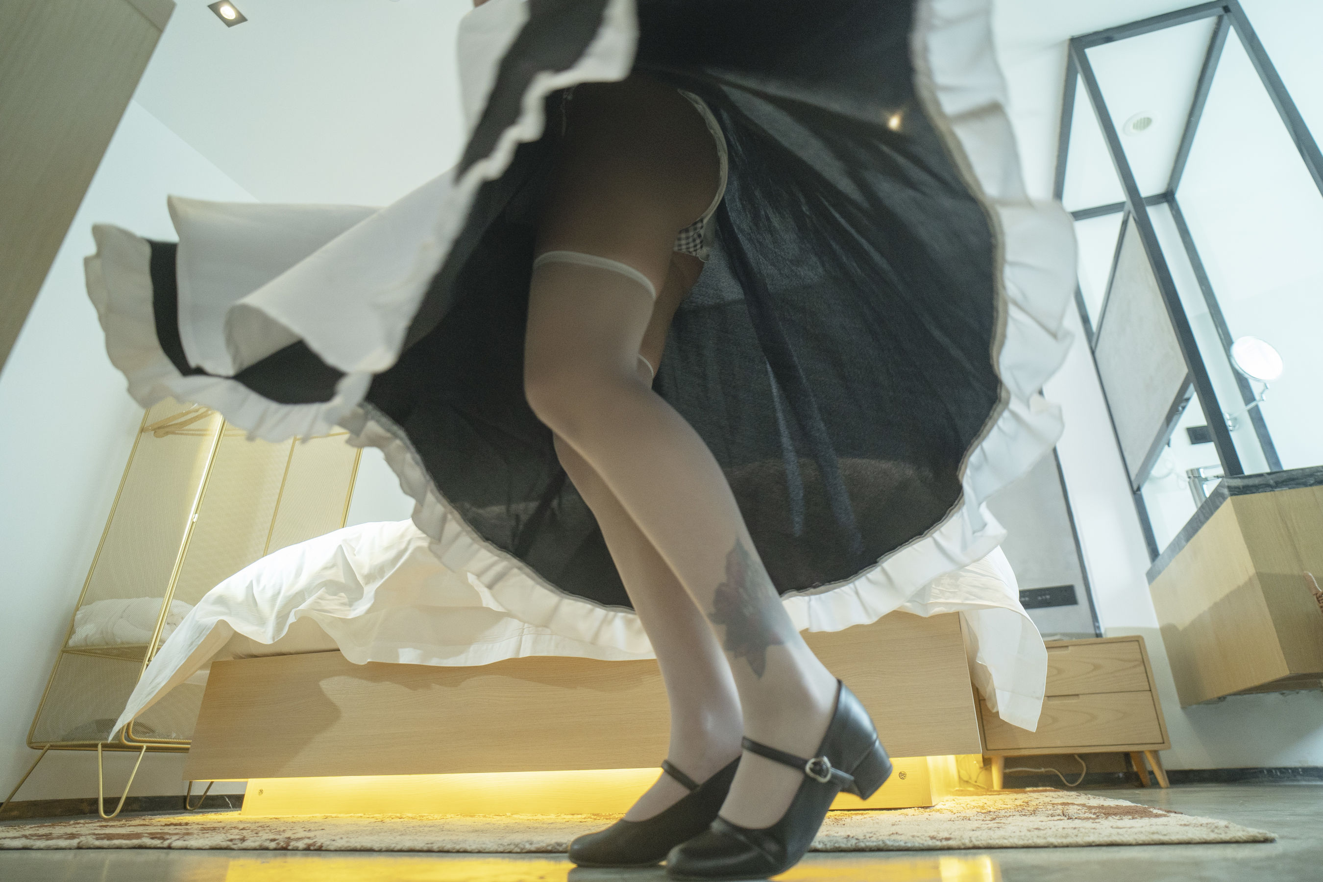 微博妹子 汐 – 奴仆 [42P] - 秀人网免费无水印在线套图写真