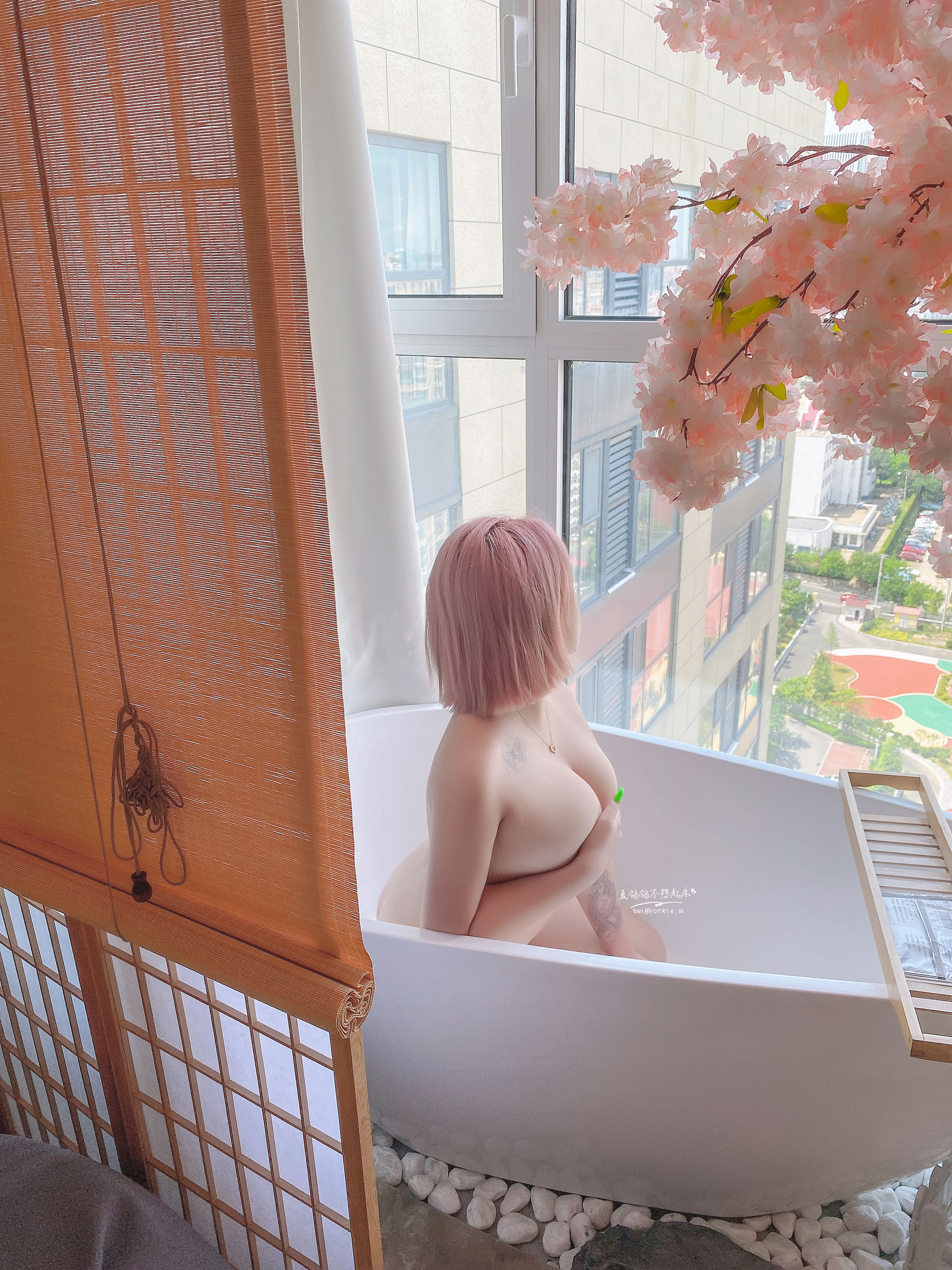 夏鸽鸽不想起床 – 浴缸 [15P] - 秀人网免费无水印在线套图写真