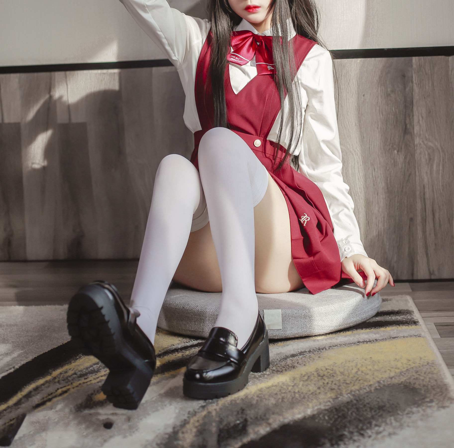 Cosplay日奈娇 – JK少女红裙 [28P] - 秀人网免费无水印在线套图写真