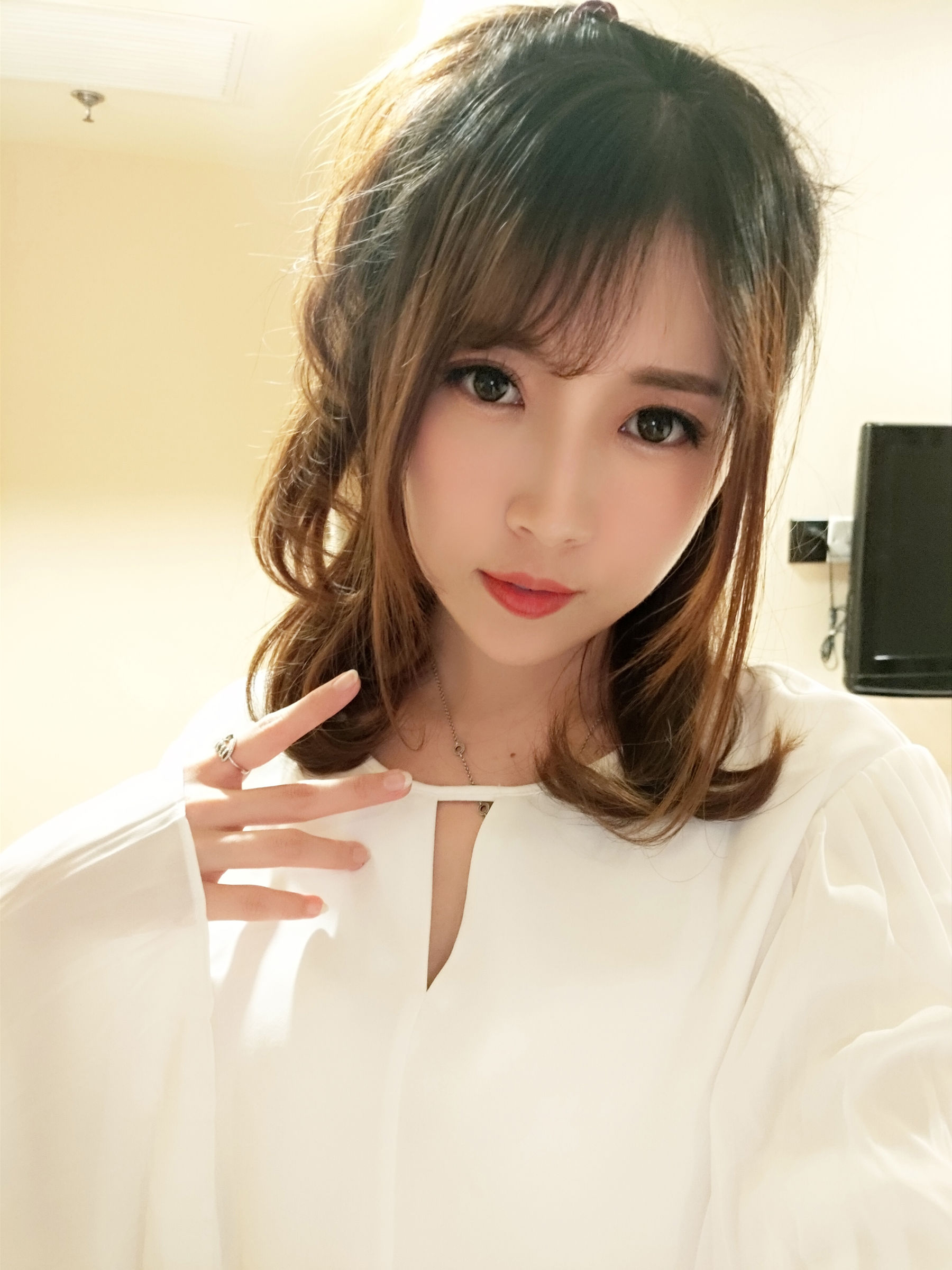 斗鱼主播小女巫露娜 – OL风肤色连裤袜 [40P] - 秀人网免费无水印在线套图写真