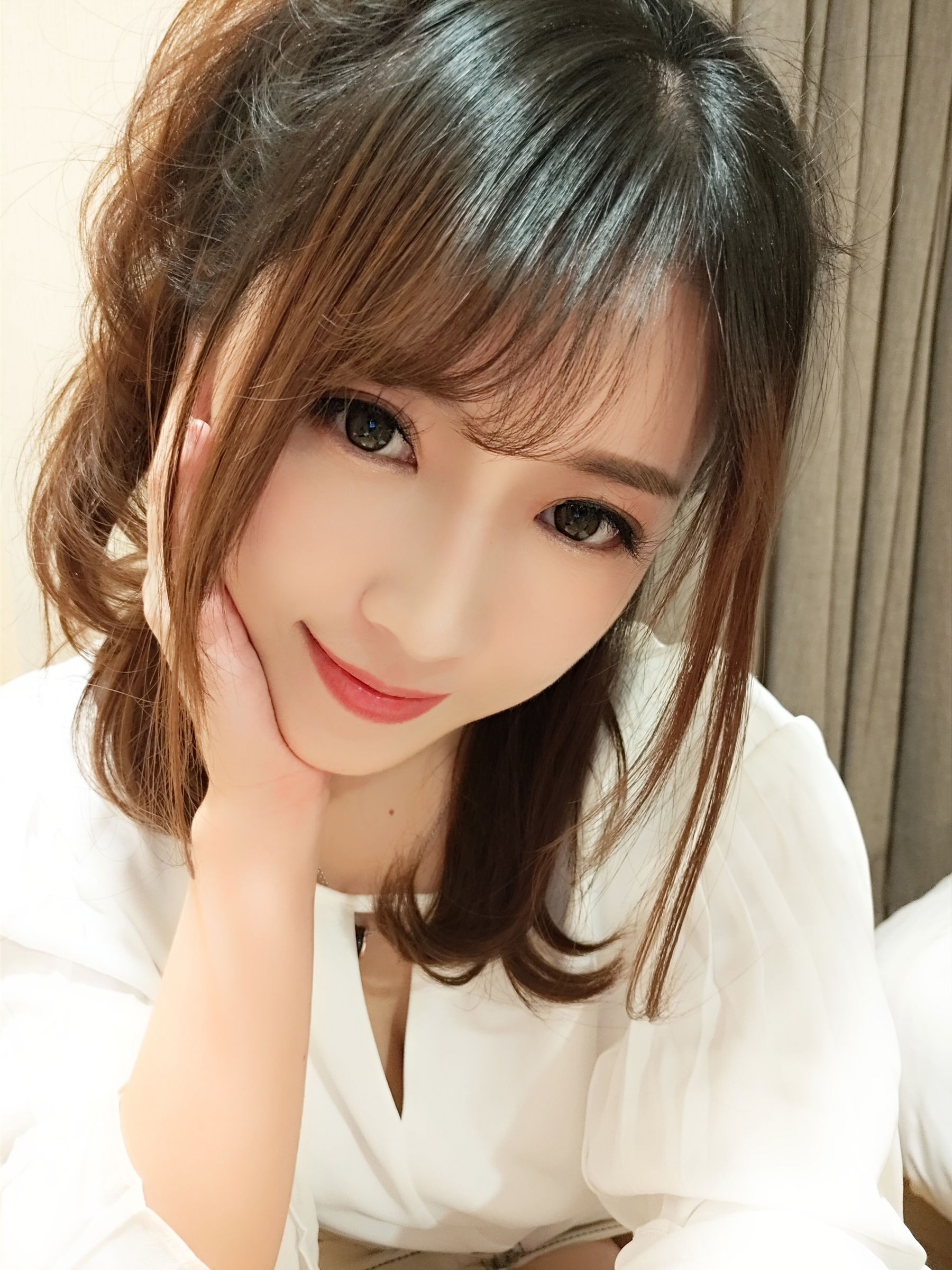 斗鱼主播小女巫露娜 – OL风肤色连裤袜 [40P] - 秀人网免费无水印在线套图写真