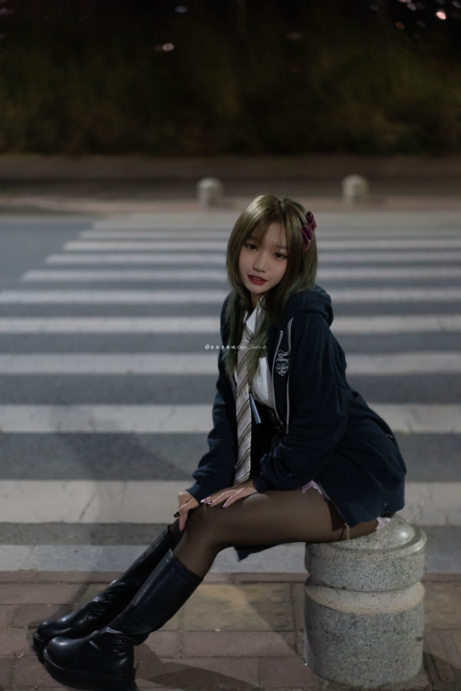 动漫博主柒柒要乖哦 – 车内1 [47P] - 秀人网免费无水印在线套图写真