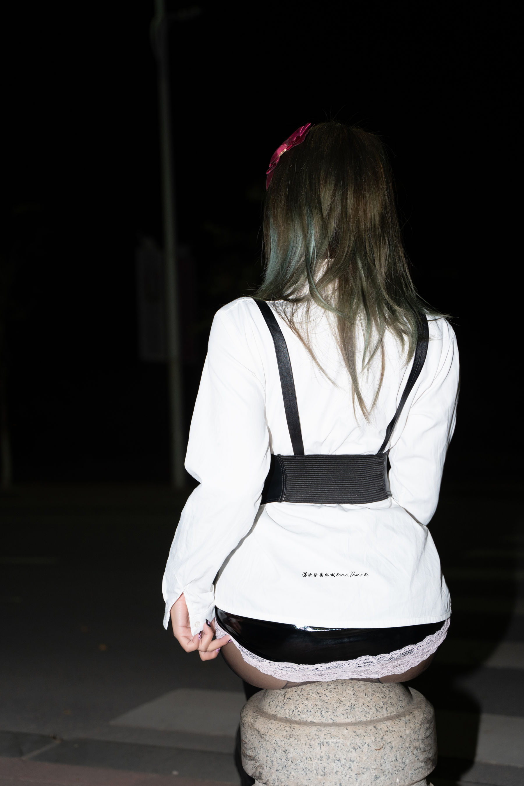 动漫博主柒柒要乖哦 – 车内1 [47P] - 秀人网免费无水印在线套图写真