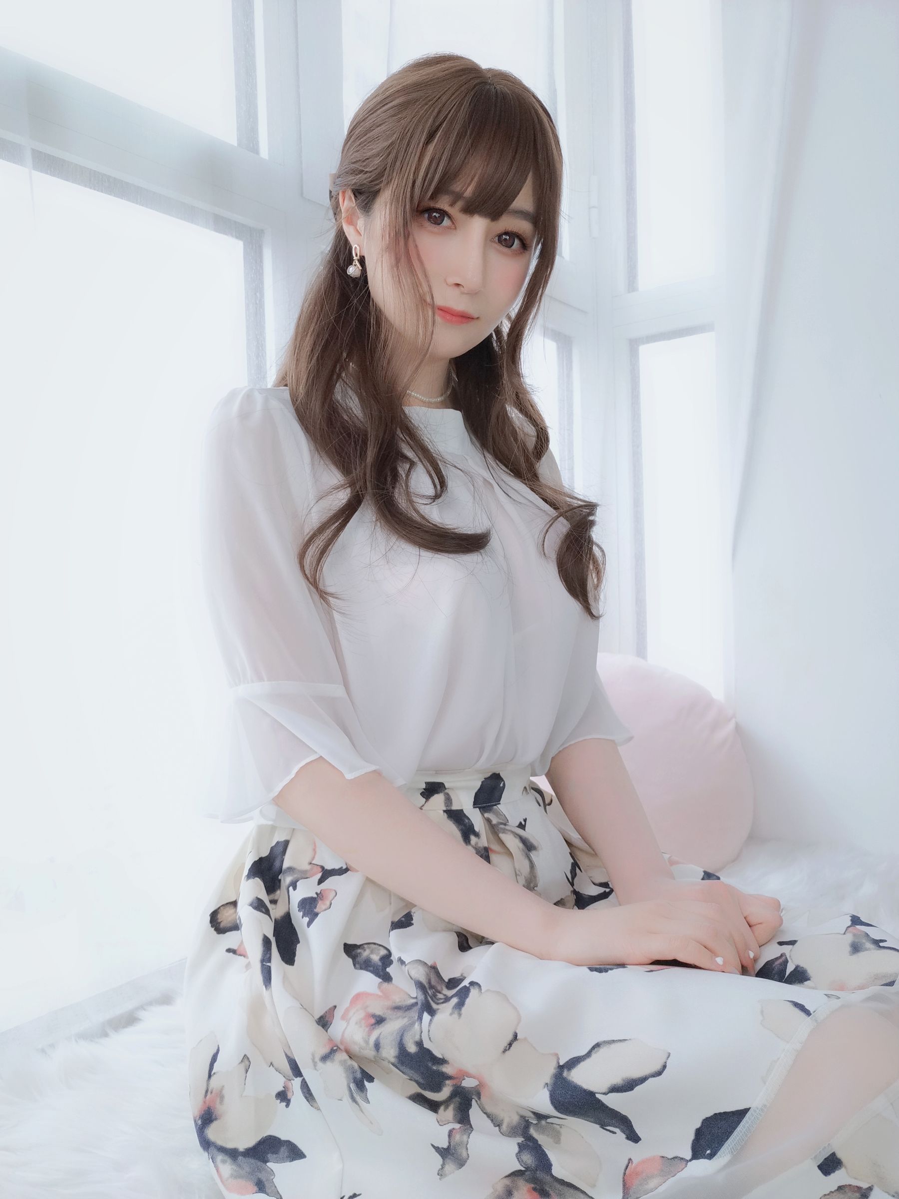 Coser小姐姐白银 – 肉丝人妻 [110P] - 秀人网免费无水印在线套图写真