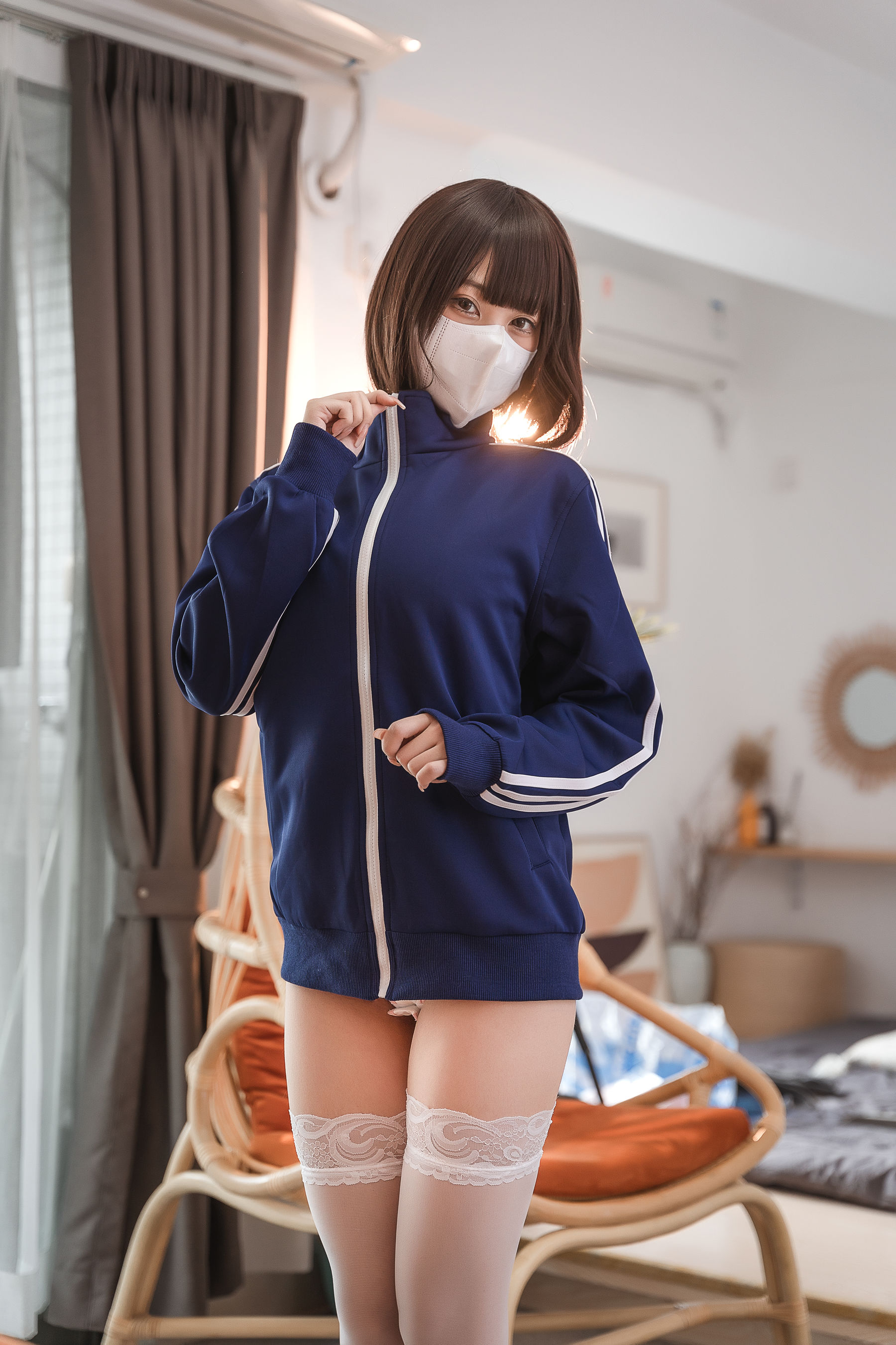 萌系小姐姐蜜汁猫裘 – 草莓圣代 [45P] - 秀人网免费无水印在线套图写真