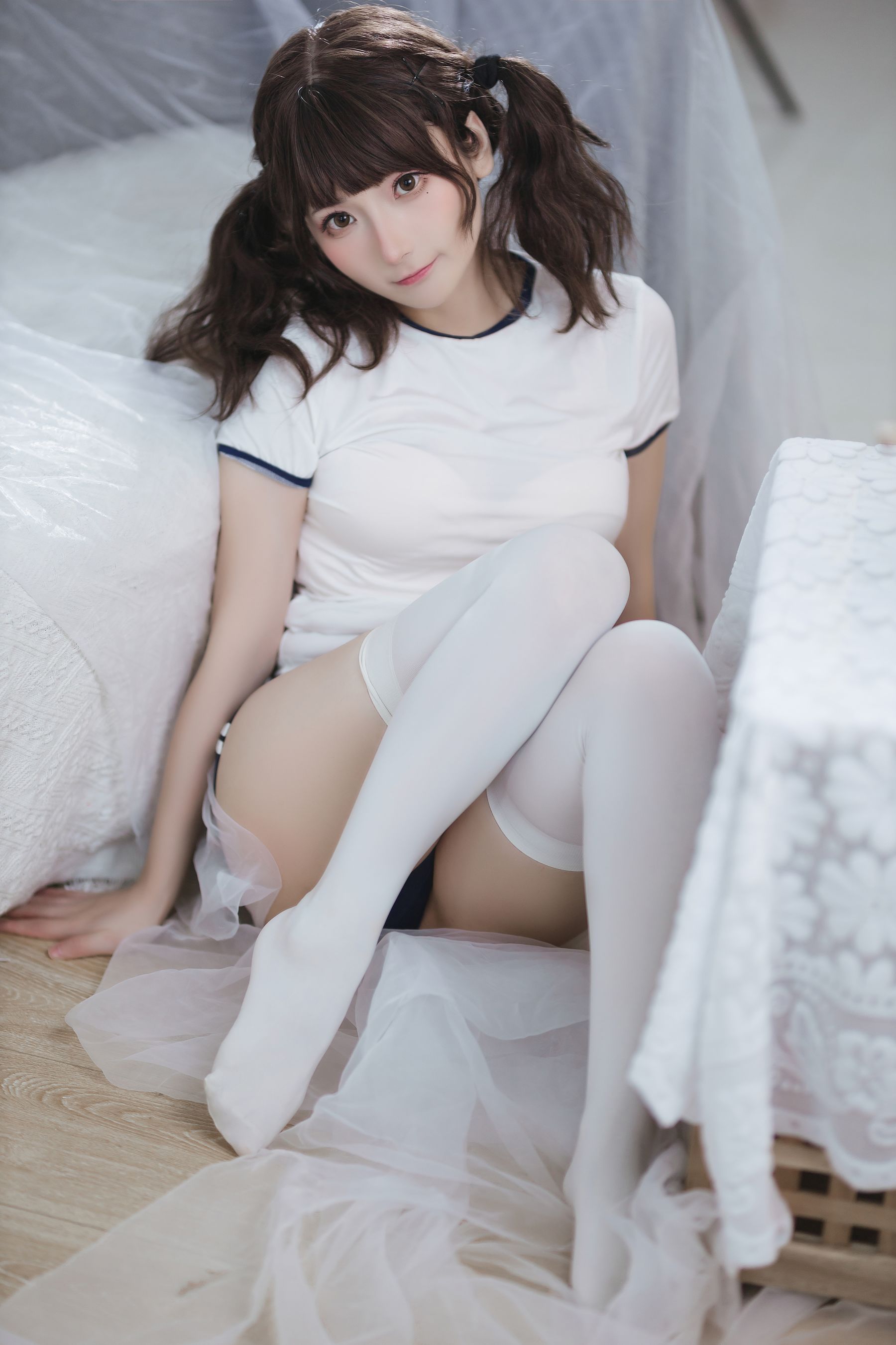 是三不是世w – 束缚 [37P] - 秀人网免费无水印在线套图写真